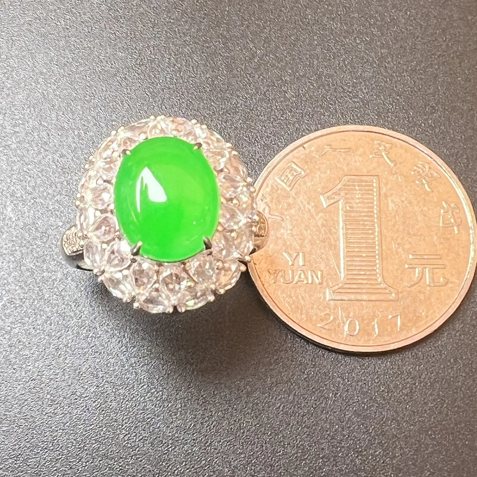 精品戒指质量杠杠滴，整体尺寸17.2*15.3*13.2 裸石尺寸10*8.5*3.8