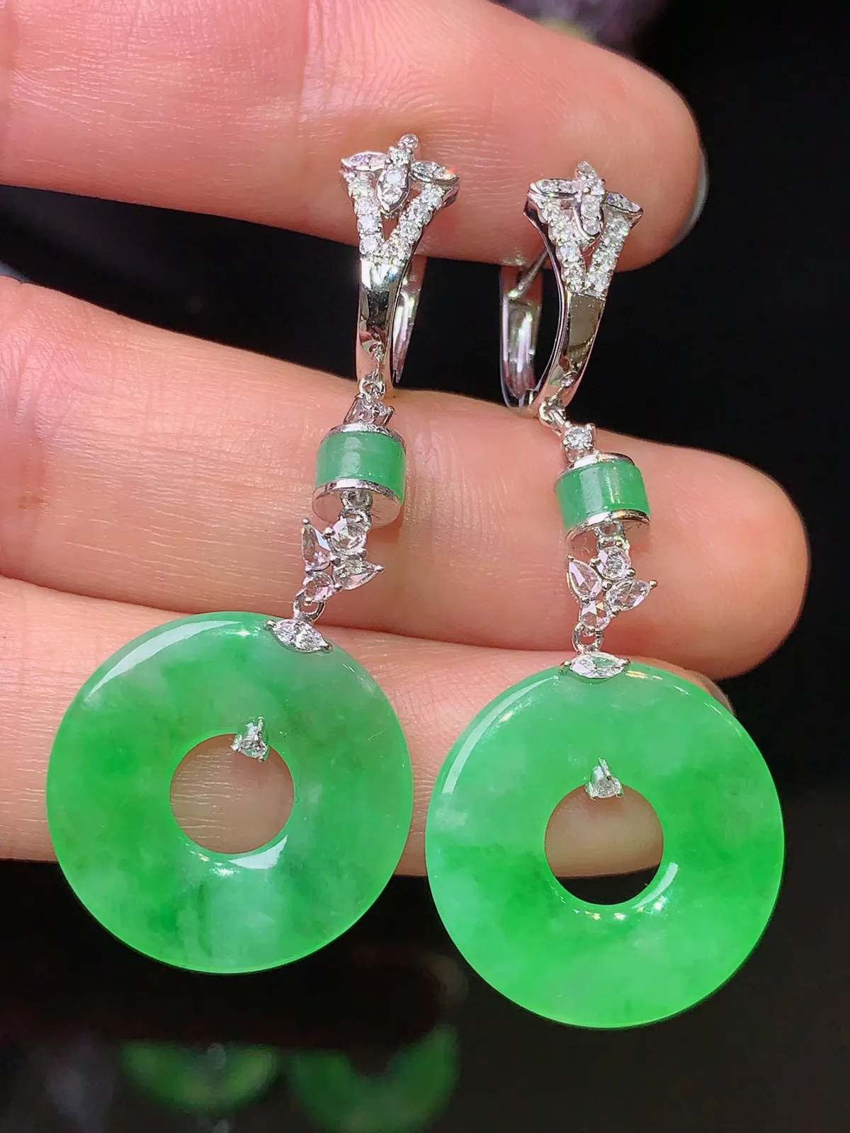 18k金钻镶嵌翠绿平安扣耳坠 玉质细腻 色泽清新艳丽 整体尺寸46.8*18.5*2.5