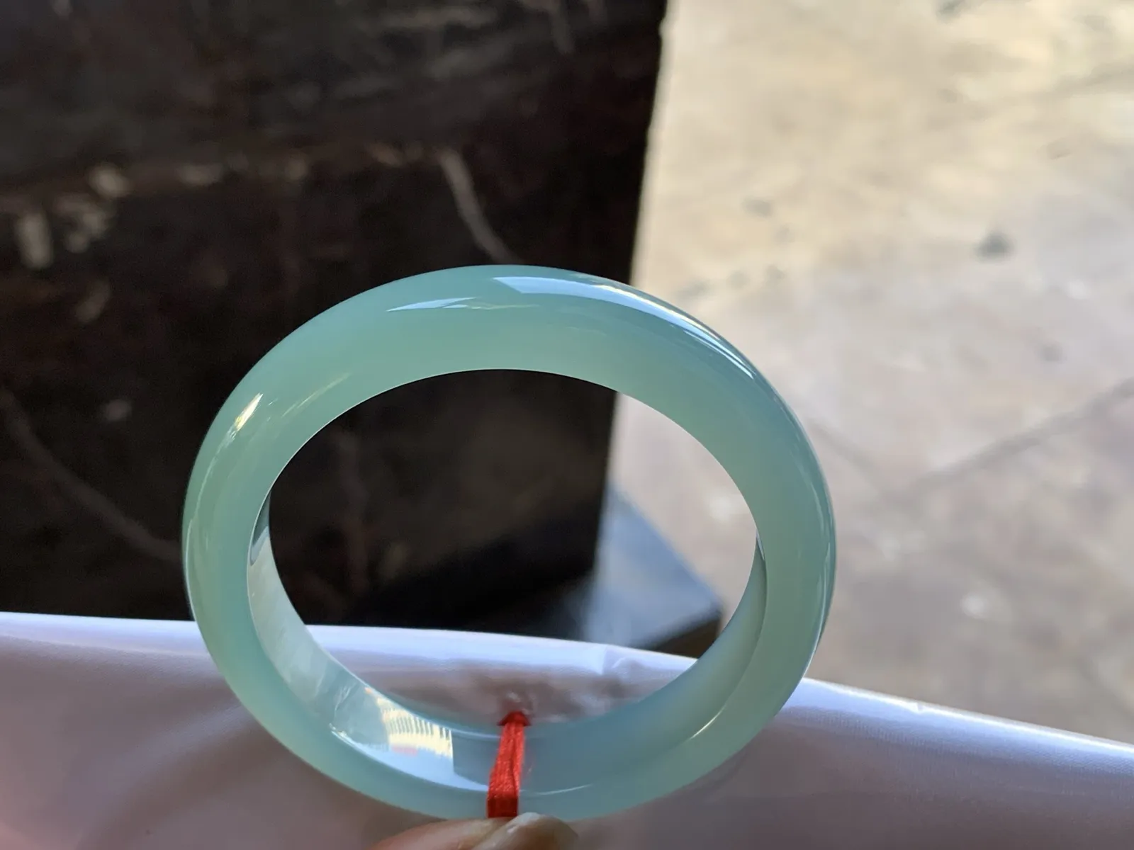 52.5-12.2-8

蓝底手镯^_^肉质细腻