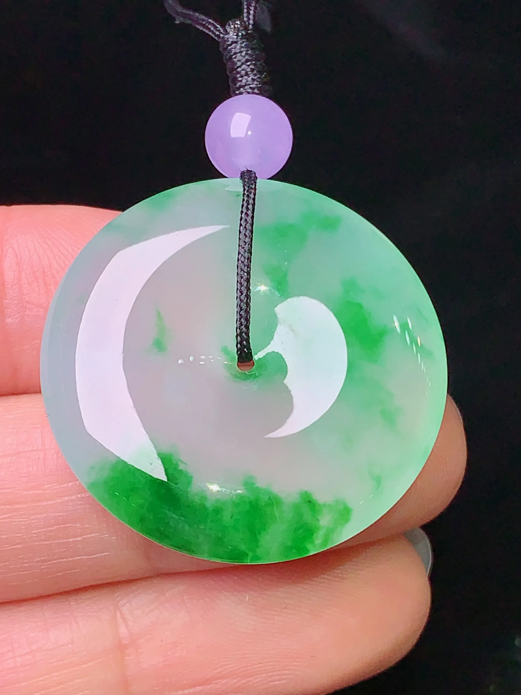 飘绿平安扣吊坠 玉质细腻 色泽清新艳丽 整体尺寸28.6*5.5