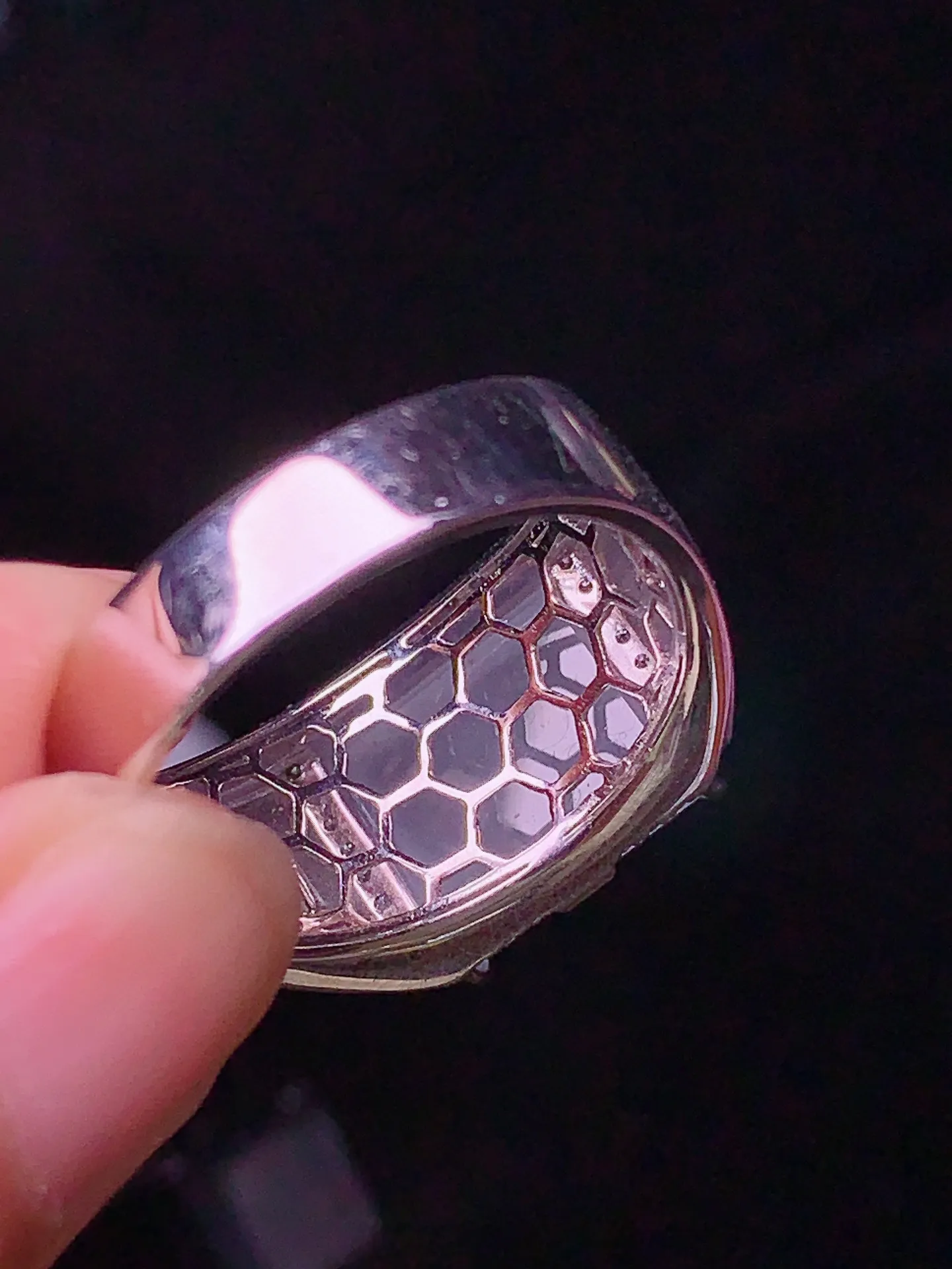 18k金钻镶嵌冰种马鞍戒指 玉质细腻 色泽清新艳丽 圈口20.5 裸石尺寸10*11*3