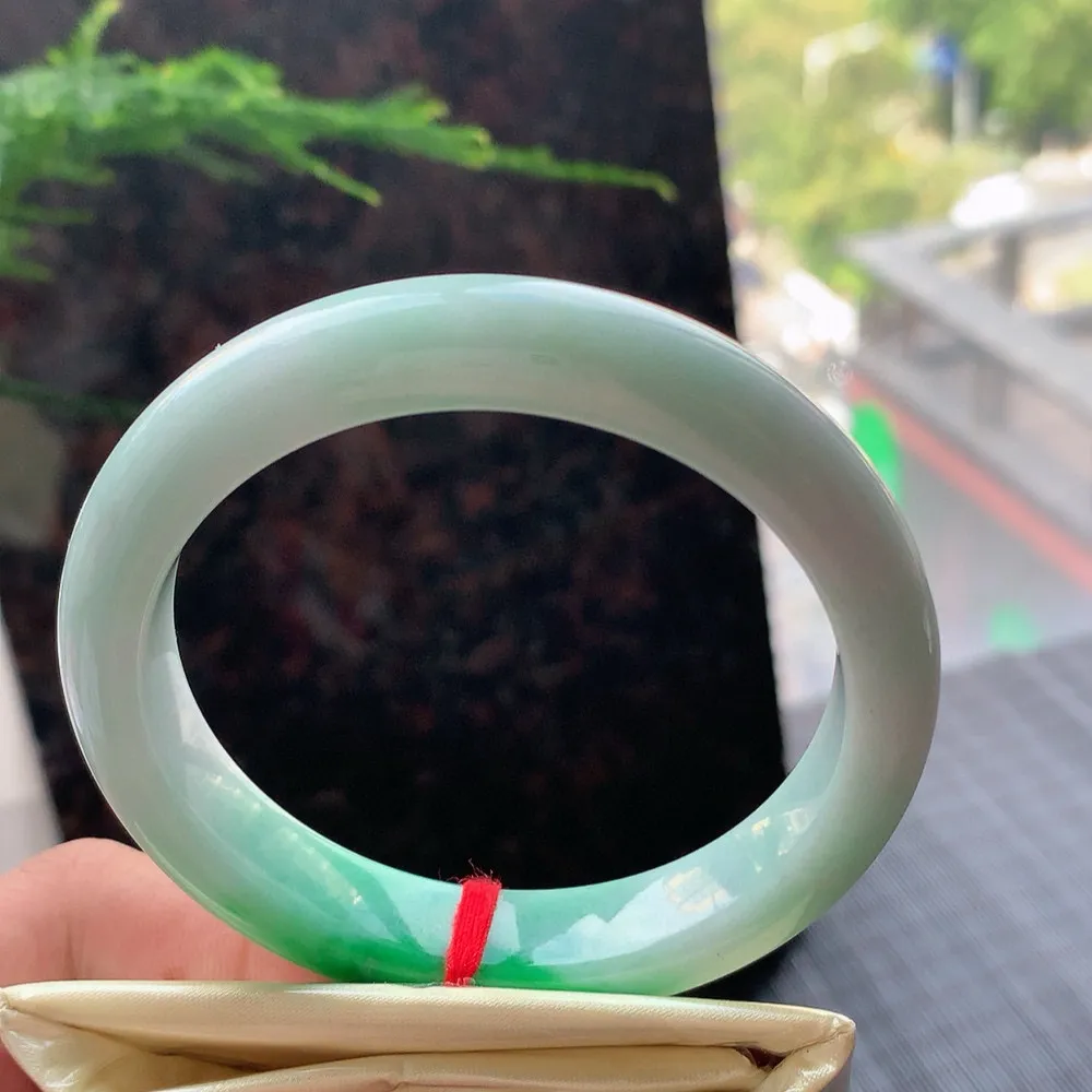 正圈冰糯阳绿 无瑕 尺寸:56.8/11.3/7.9 色好