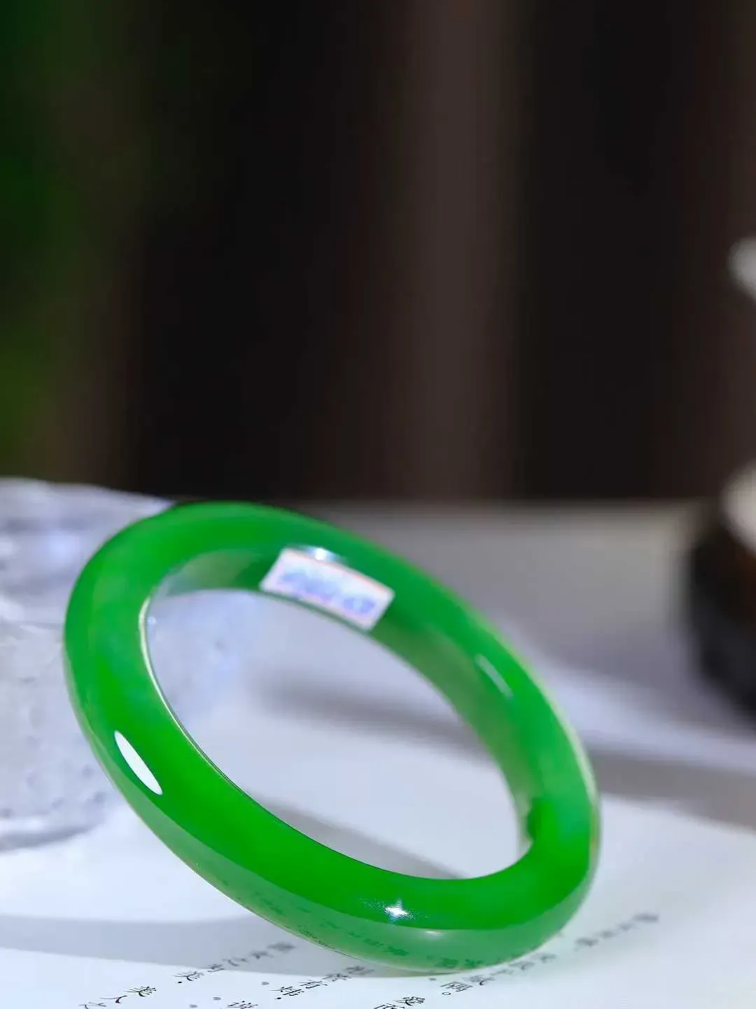 【温润如心.镯】

收藏级臻品️和田玉碧玉手镯，精选上等碧玉料，色泽清透，质地细腻。佩戴它，感受千年玉文化的温润与优雅，愿它为您带来平安与幸福。重56.7克  尺寸55.5-11.2-9.9mm  101083111A