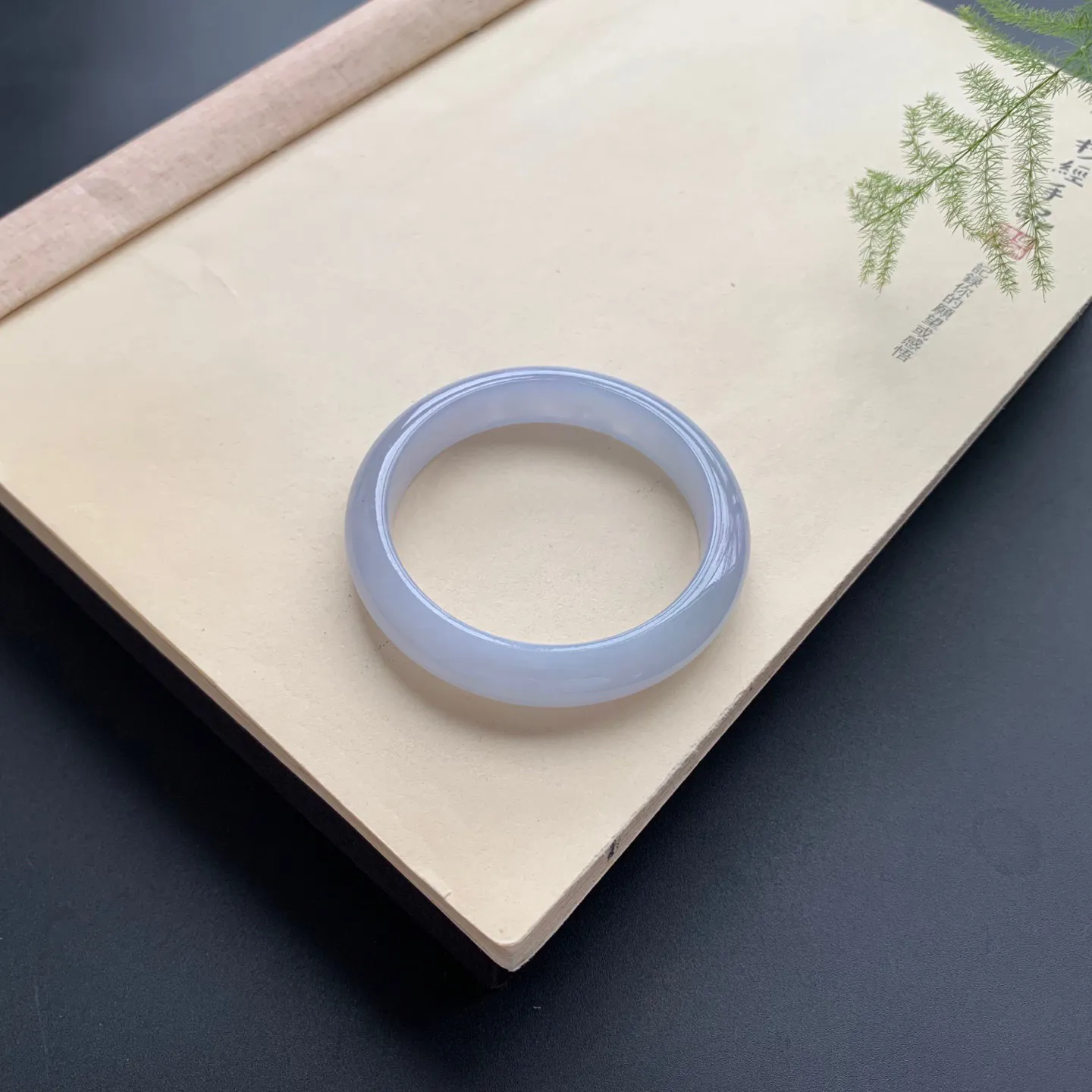 53.8圈口冰紫正圈手镯 尺寸：53.8-11.5-7.5，无纹裂，水润起胶，细腻光滑