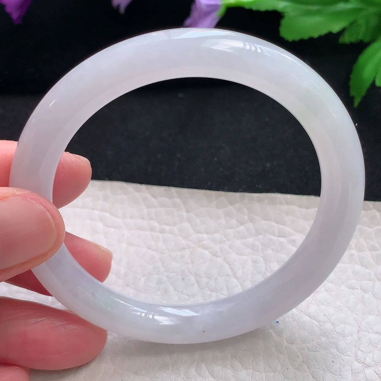 n自然光55*9*8.5圆镯 天然缅甸翡翠a货手镯白色清透叮当镯子圆条手镯