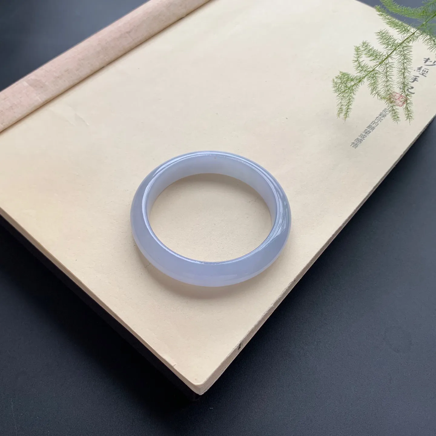 53.8圈口冰紫正圈手镯 尺寸：53.8-11.5-7.5，无纹裂，水润起胶，细腻光滑