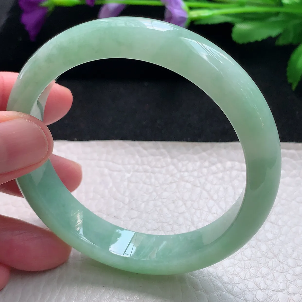 qn自然光58.5*13*8平安镯 天然缅甸翡翠a货手镯浅绿正圈宽边镯子