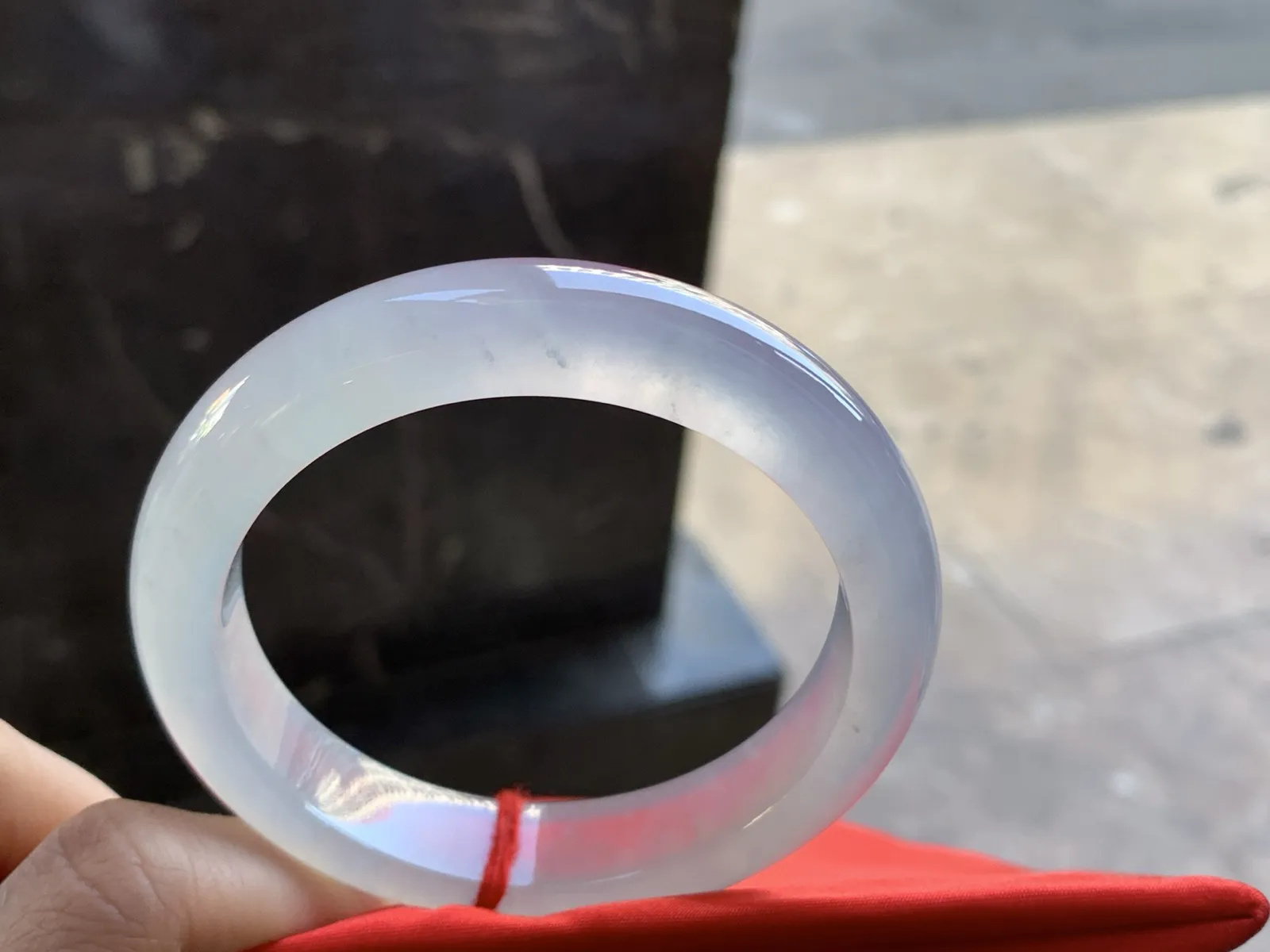 56-12.8-8.5

冰种手镯^_^荧光十足 透亮