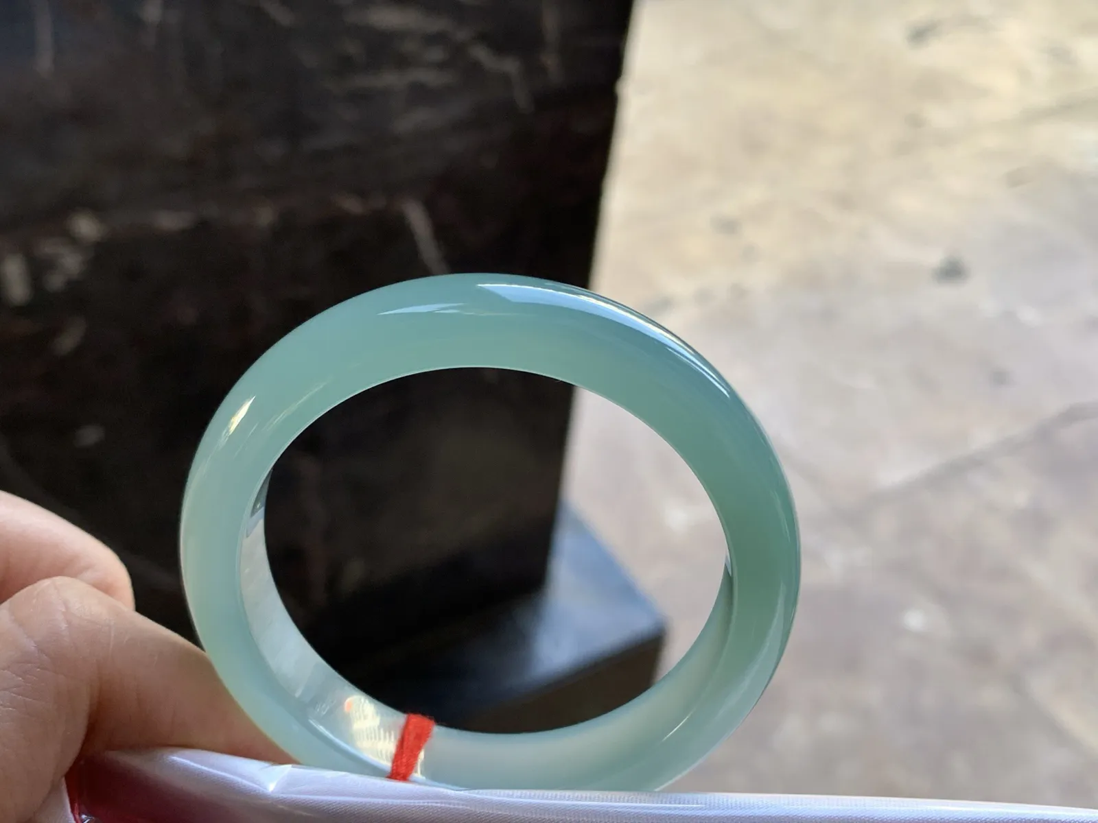 52.5-12.2-8

蓝底手镯^_^肉质细腻