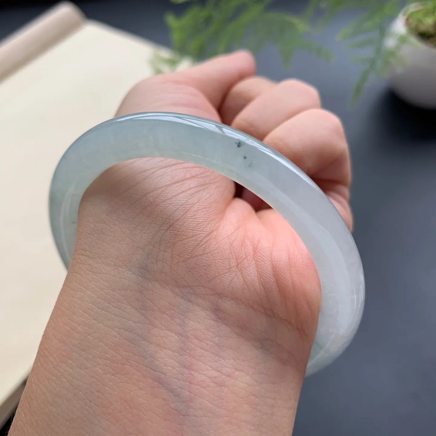 54.5圈口冰飘花圆条手镯 尺寸：54.5-7.5-8，无纹裂，水润起胶，条形饱满