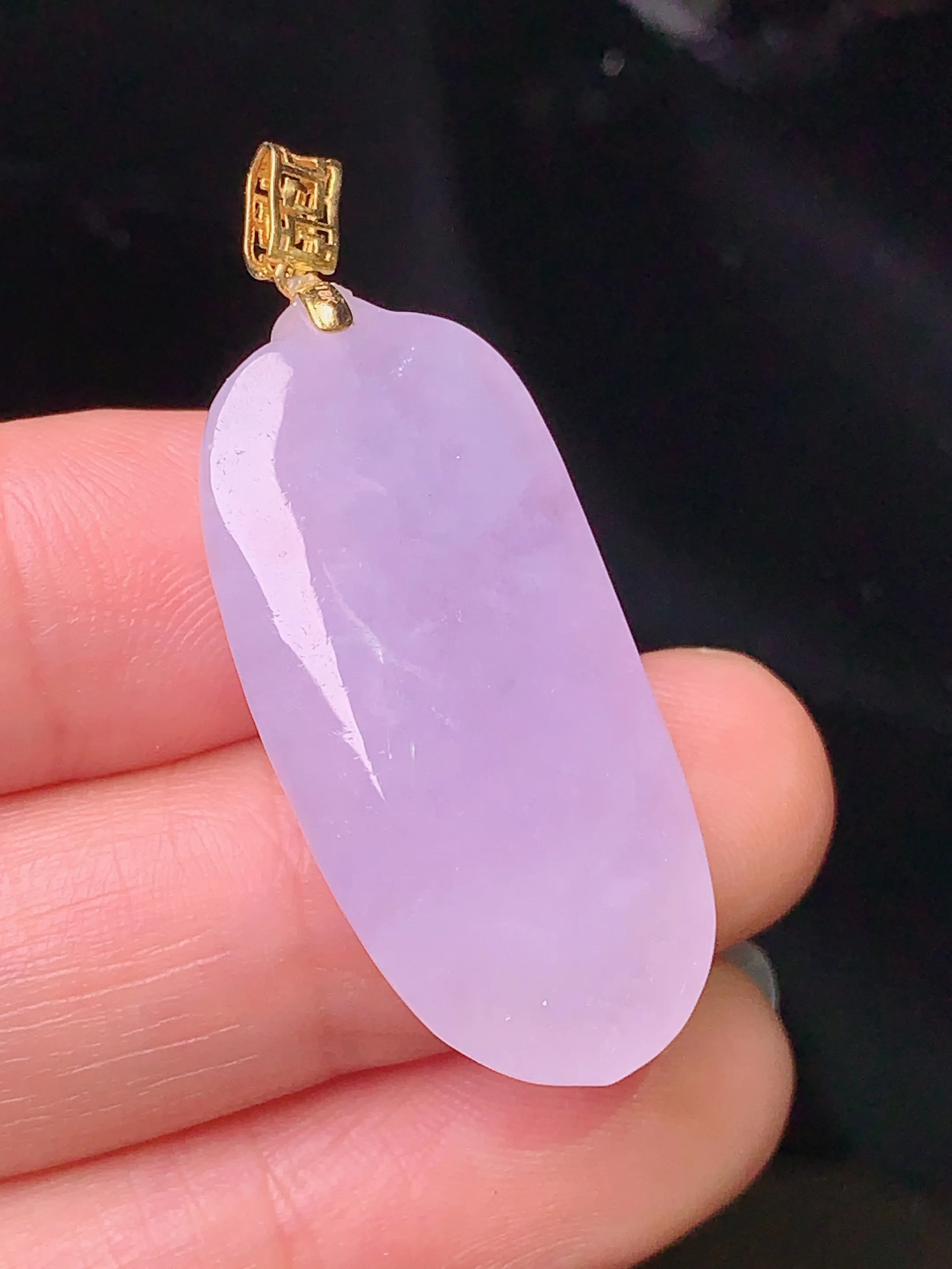 18k金镶嵌紫罗兰福瓜吊坠 玉质细腻 色泽清新艳丽 整体尺寸38.6*15.2*8.5