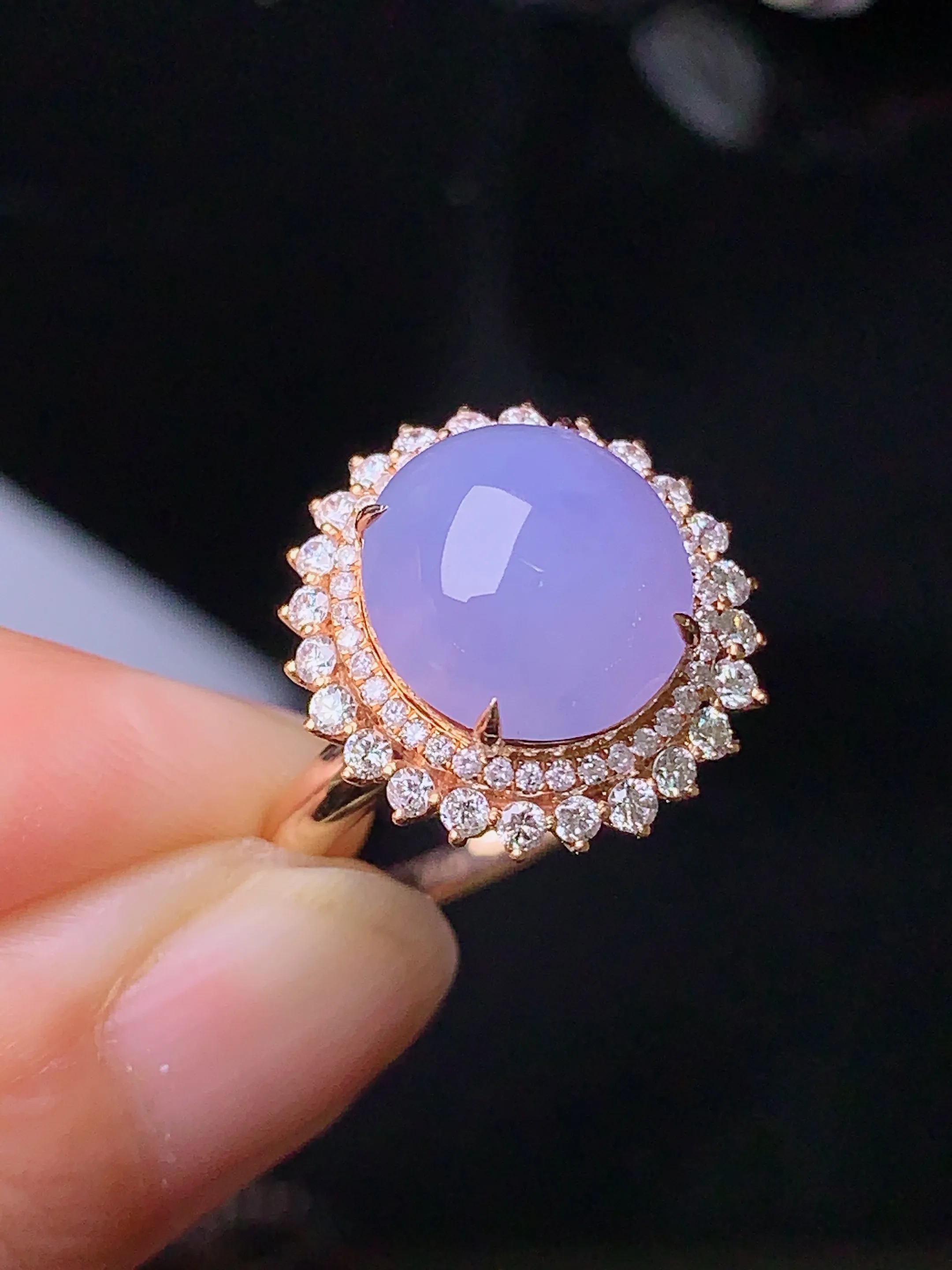18k金钻镶嵌紫罗兰蛋面戒指 玉质细腻 色泽清新艳丽 圈口13.5 整体尺寸16.2*15.5*11