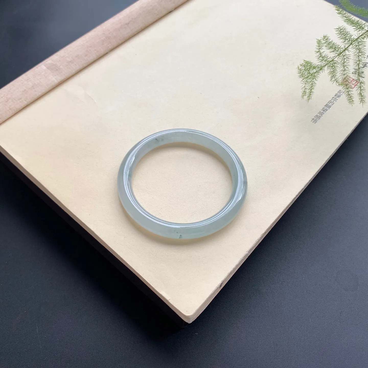 54.5圈口冰飘花圆条手镯 尺寸：54.5-7.5-8，无纹裂，水润起胶，条形饱满