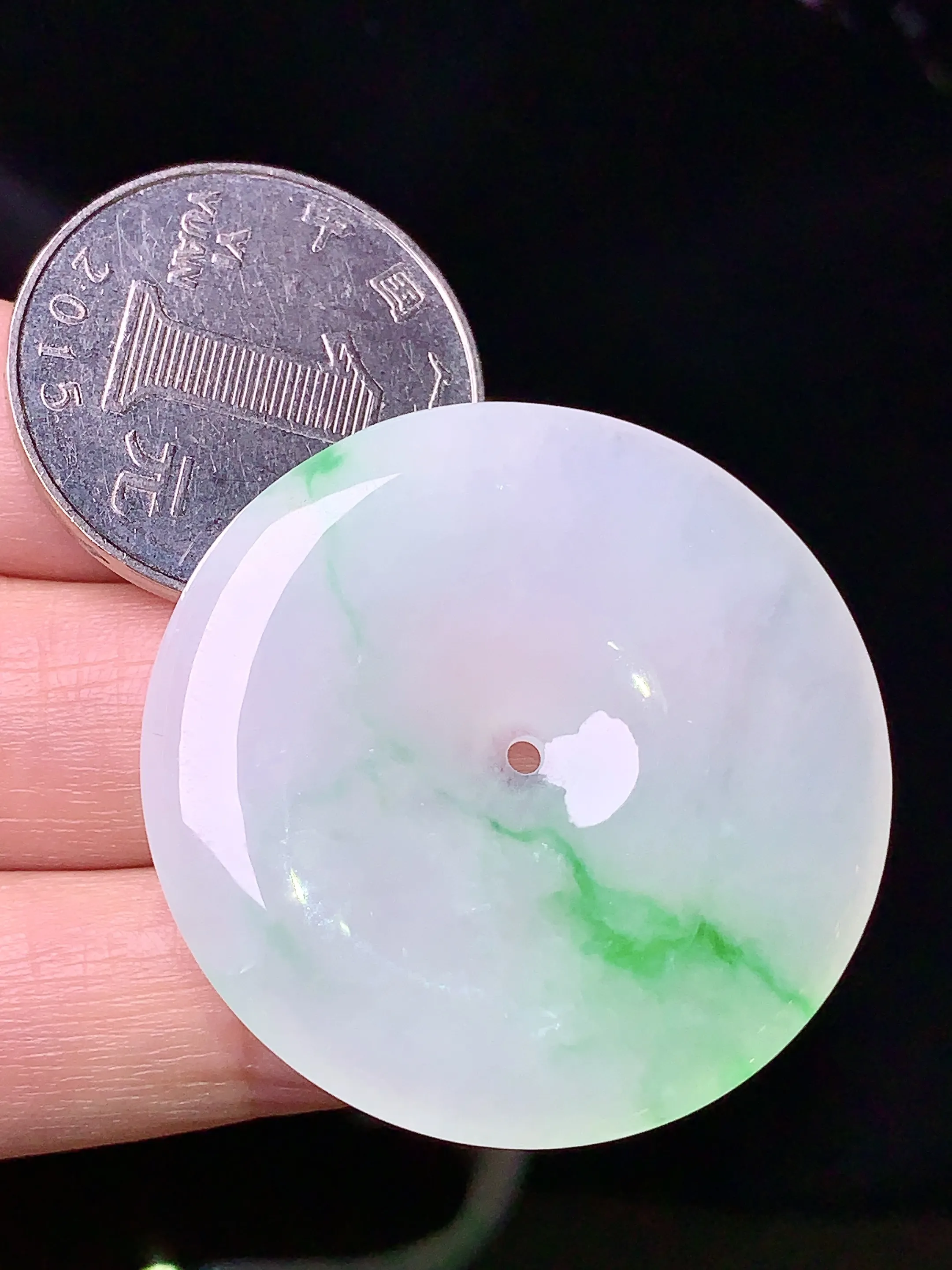 飘绿平安扣吊坠 玉质细腻 色泽清新艳丽 整体尺寸37*5.5