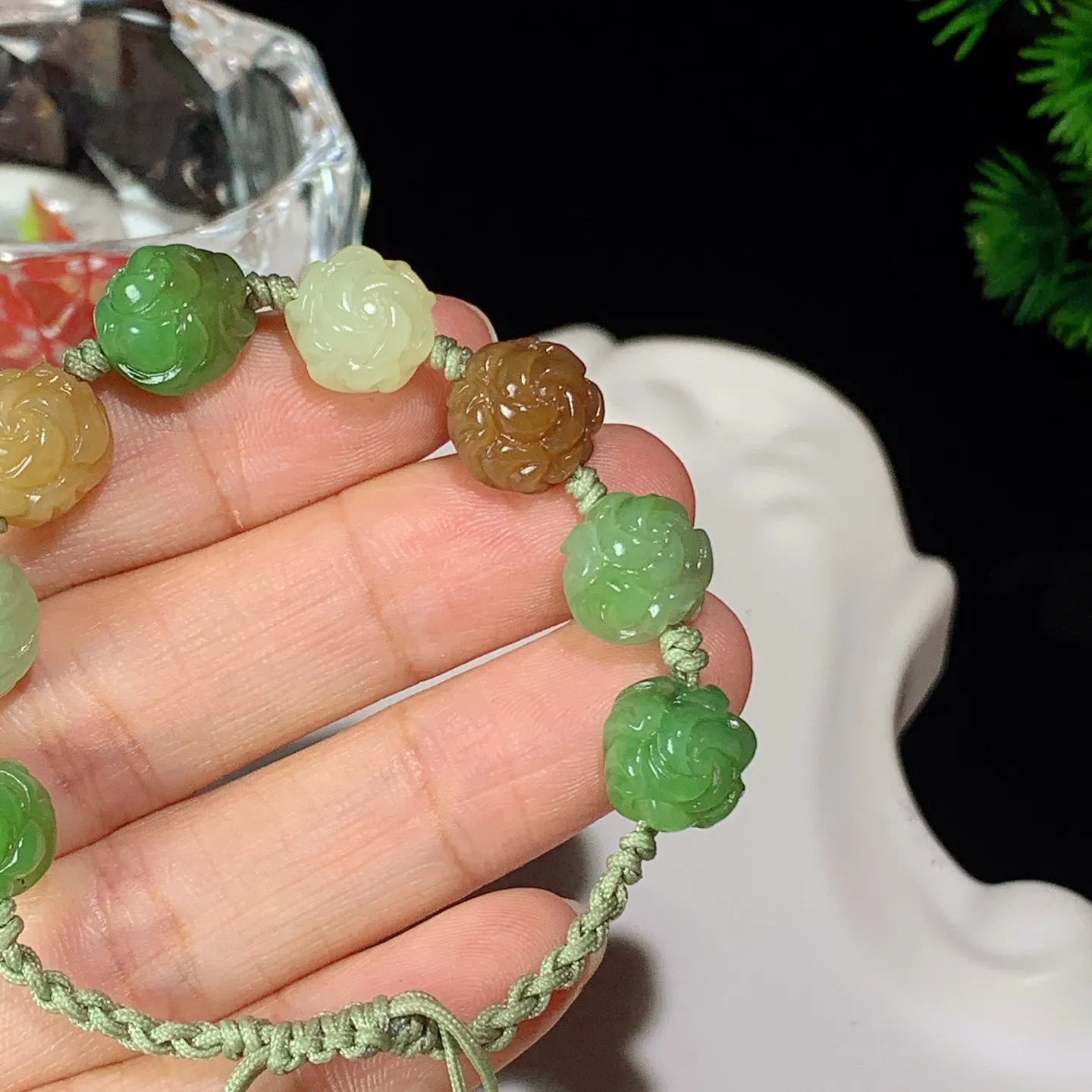 和田玉多宝花开富贵手串。尺寸10/8重13.5克。玉质细腻油润。手推出油。佩戴高端典雅。lt251031