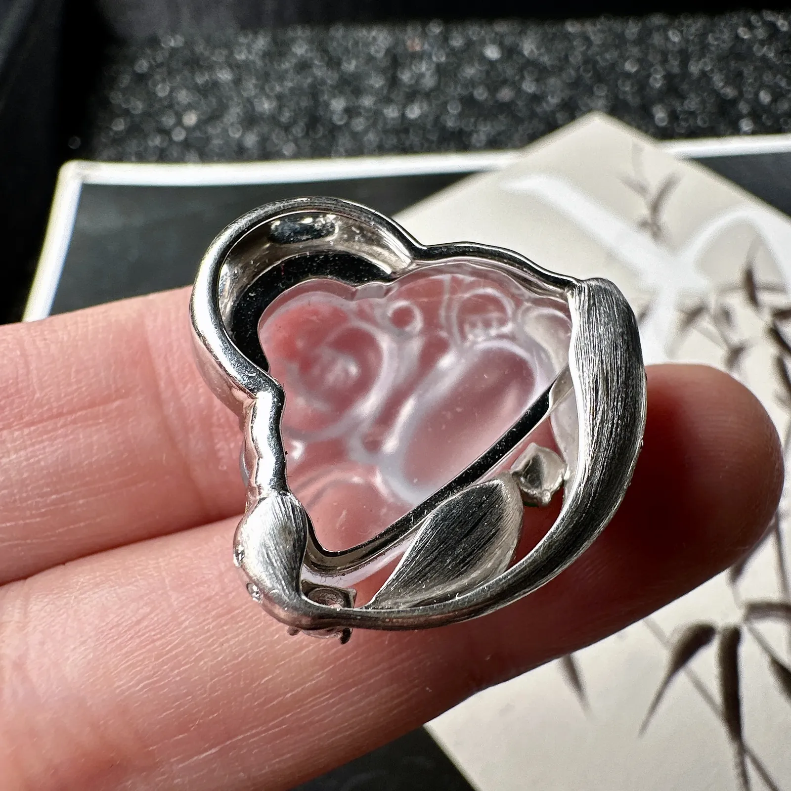 【玻璃种佛公吊坠】种水上乘，晶莹剔透，纯净通透，莹光感很强，18k金钻镶嵌，裸石尺寸15.5*21.9*4.6毫米