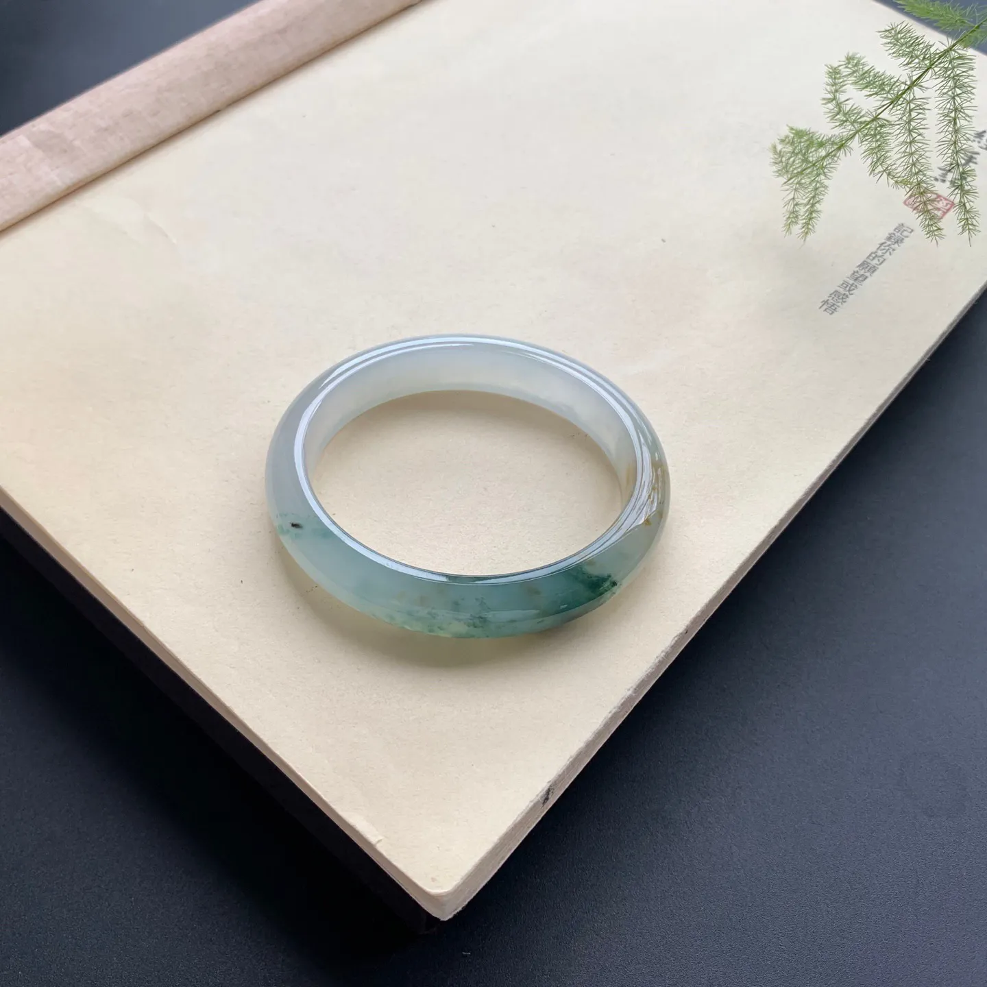 54.3圈口冰种飘花贵妃手镯 尺寸：54.3-46.8-11.5-7.5，无纹裂，水润起胶，花色浓郁