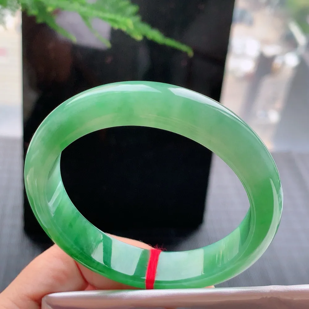 正圈一大节阳绿 无瑕 尺寸:59.1/13.1/9.1 色阳