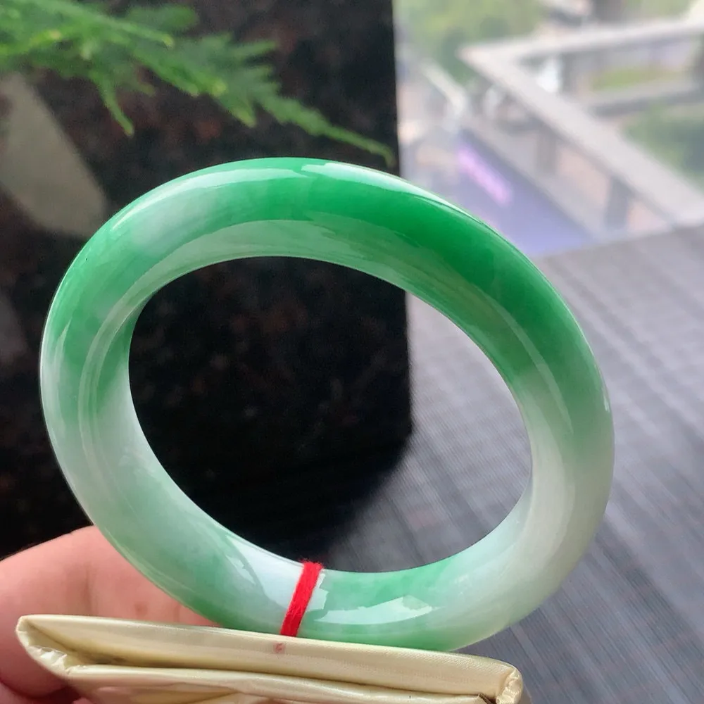 正圈一大节阳绿 一丝棉线 尺寸:59.2/12.7/10.4 色阳️️