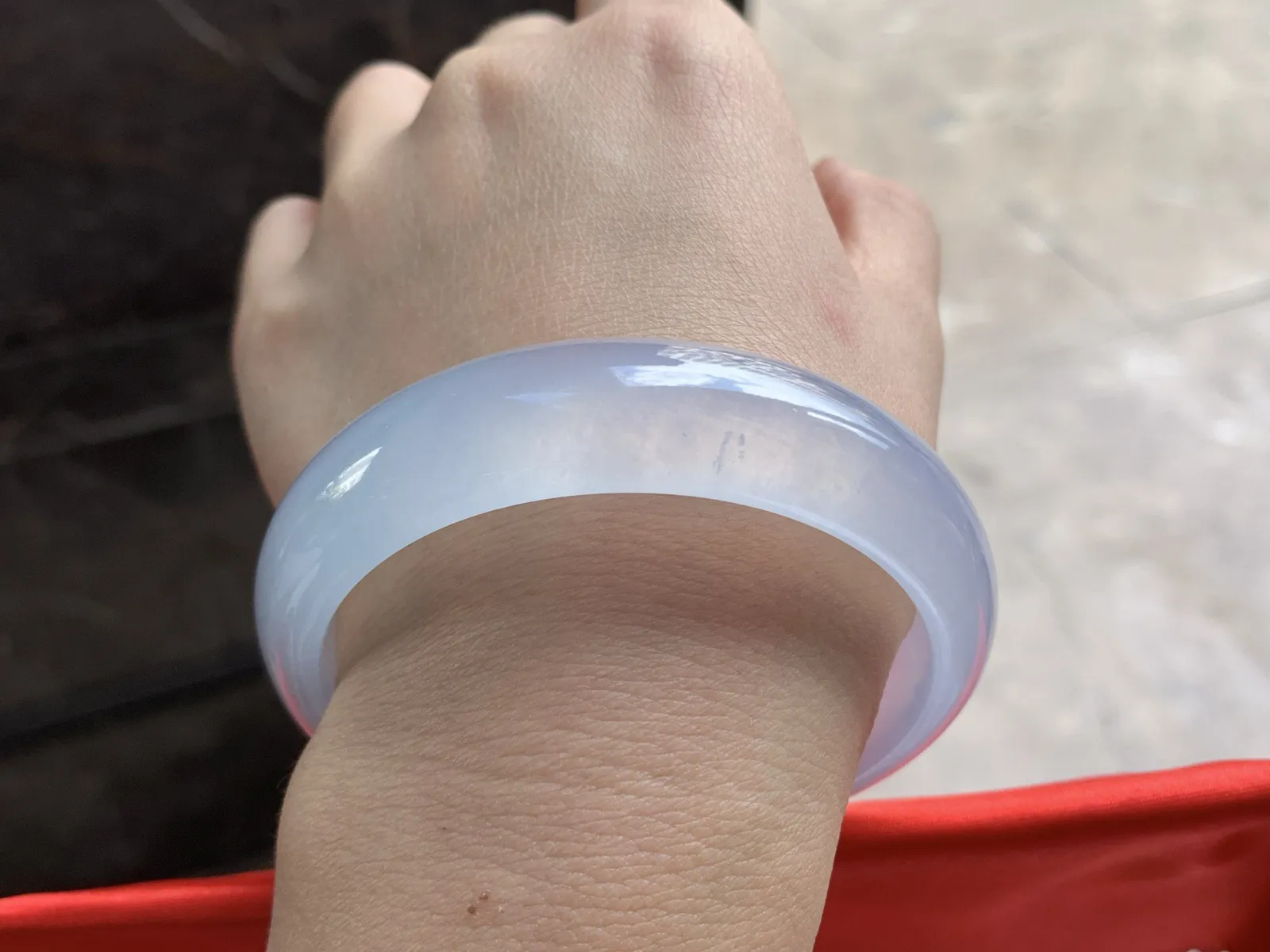 57.5-15.3-7.9

高冰宽版手镯^_^种老荧光十足