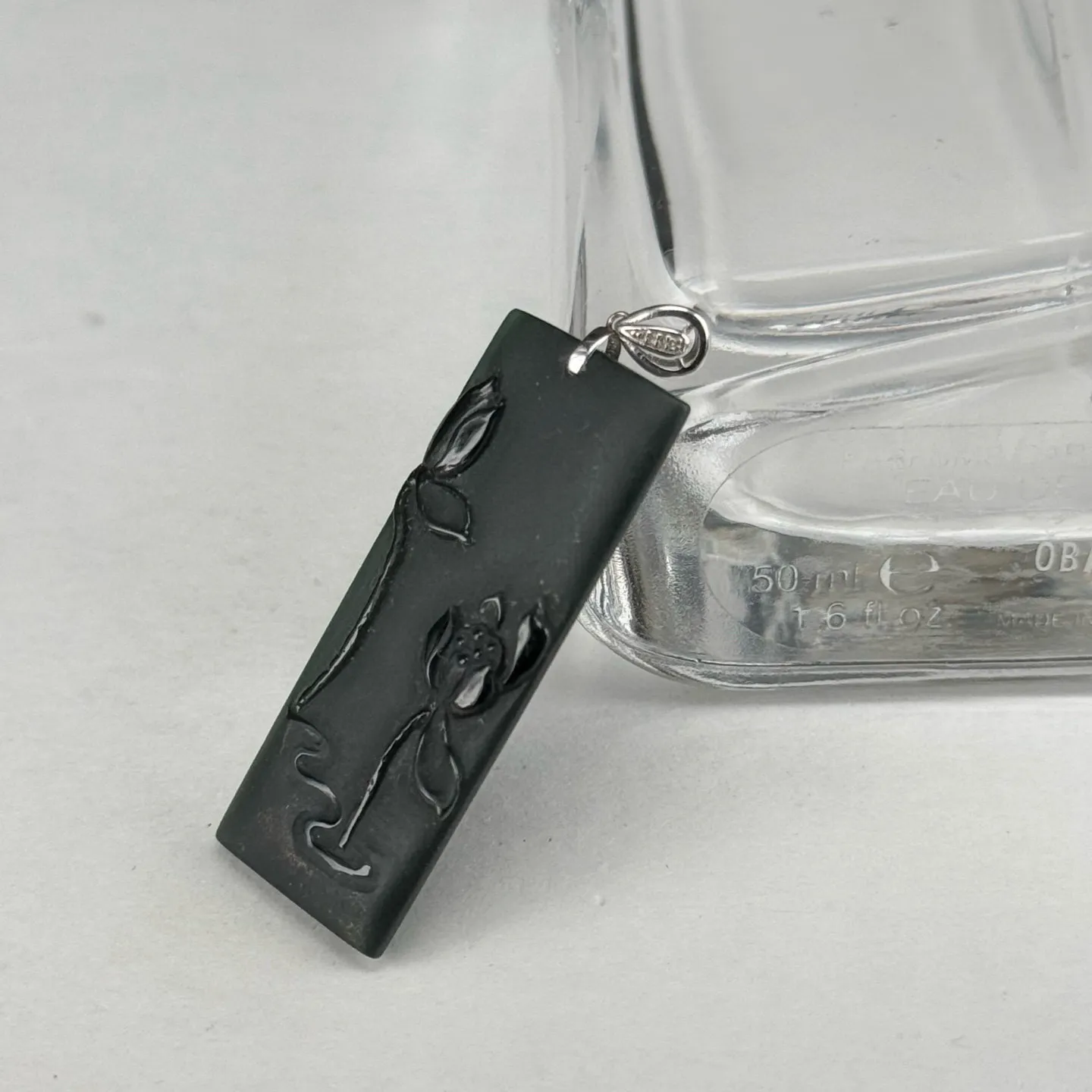 精品18k墨翠荷花牌 简约大气 打灯通透 油性十足 尺寸39.9