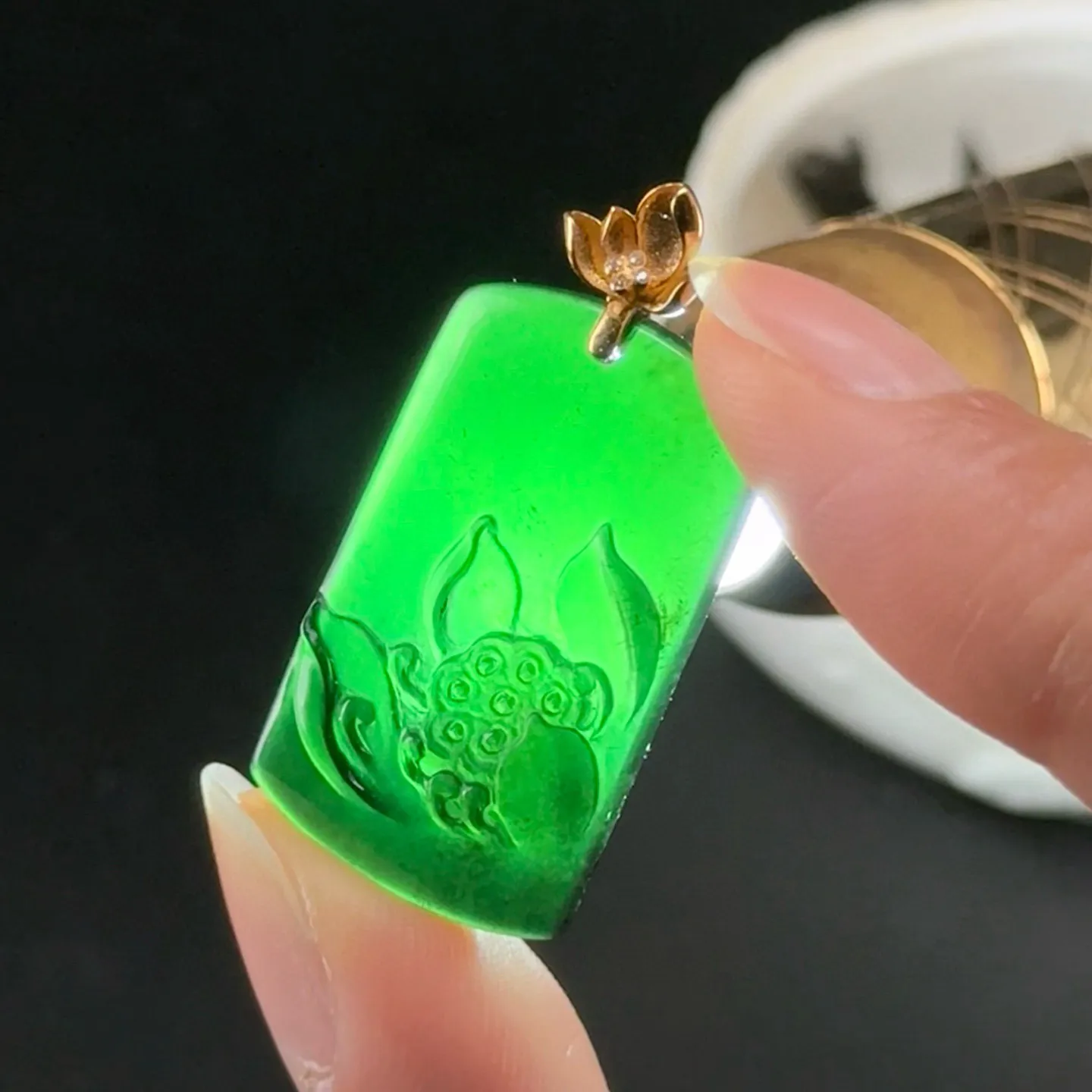 精品18k墨翠荷花牌 简约大气 打灯通透 油性十足 尺寸36.2