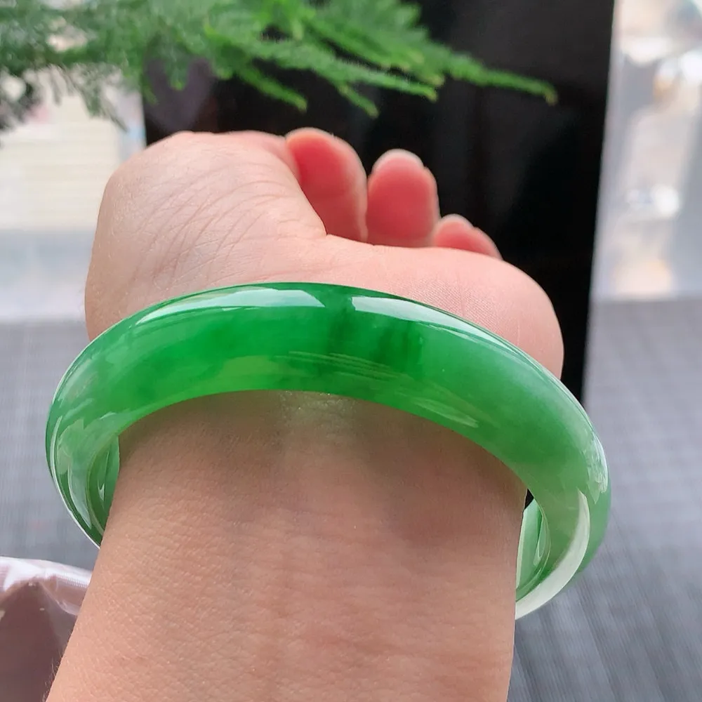 正圈一大节阳绿 无瑕 尺寸:59.1/13.1/9.1 色阳