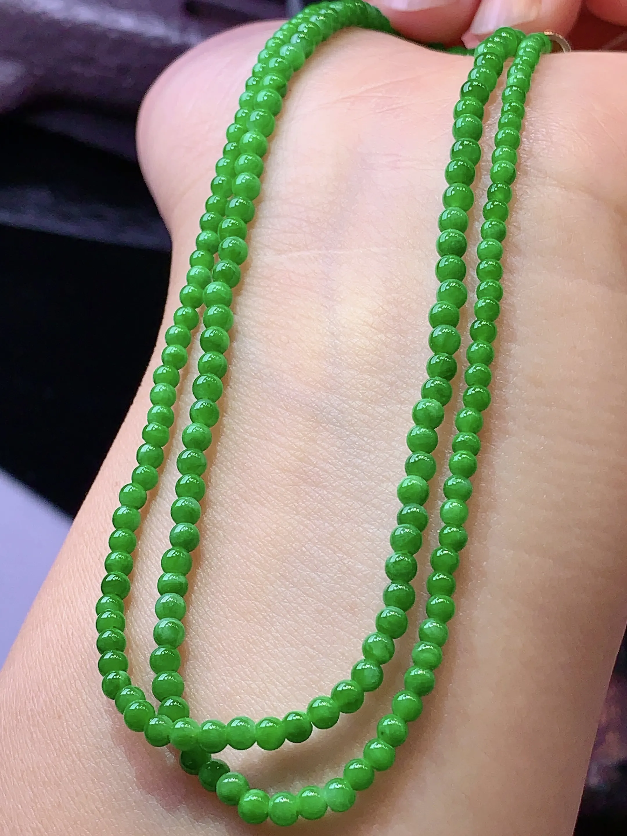 满绿圆珠项链 玉质细腻 色泽清新艳丽 整体尺寸3