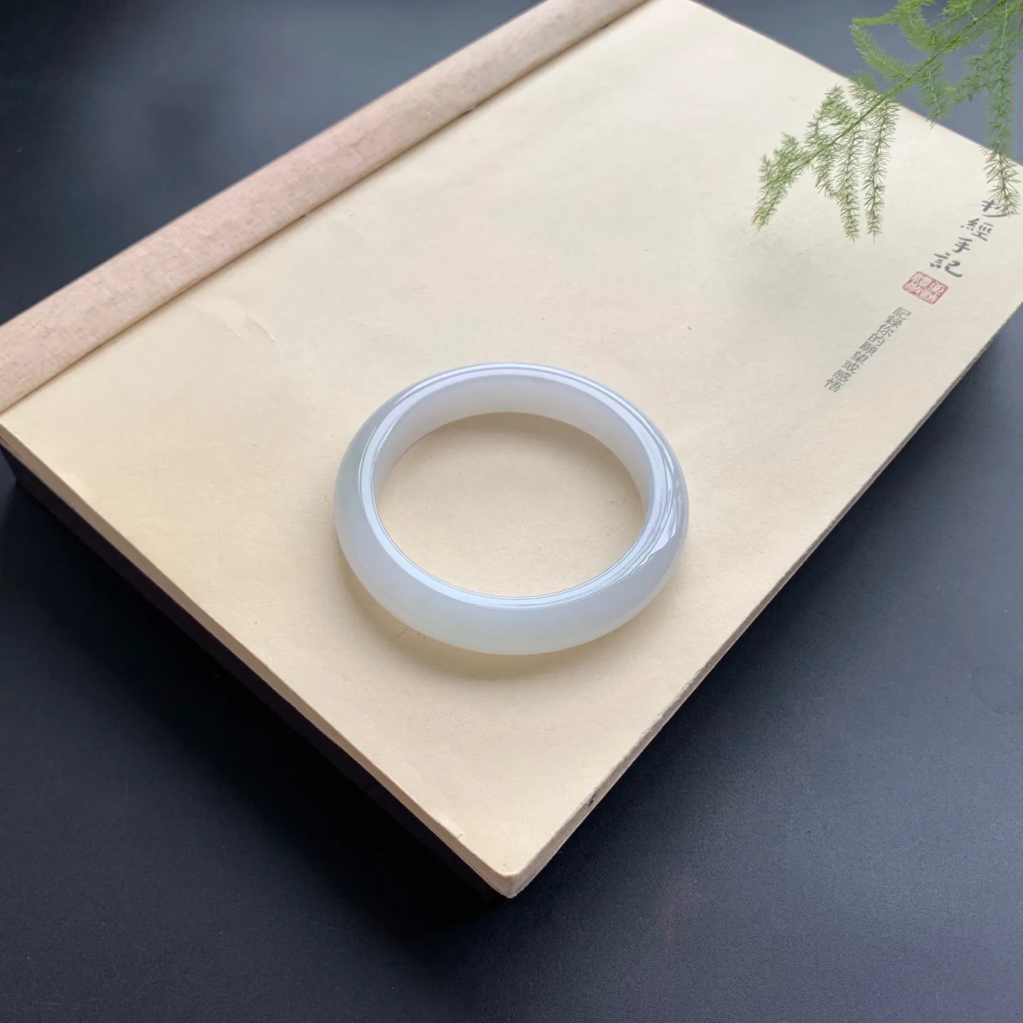 57.8圈口细糯正圈手镯 尺寸：57.8-12.2-9，无纹裂，白净光滑，细腻清爽