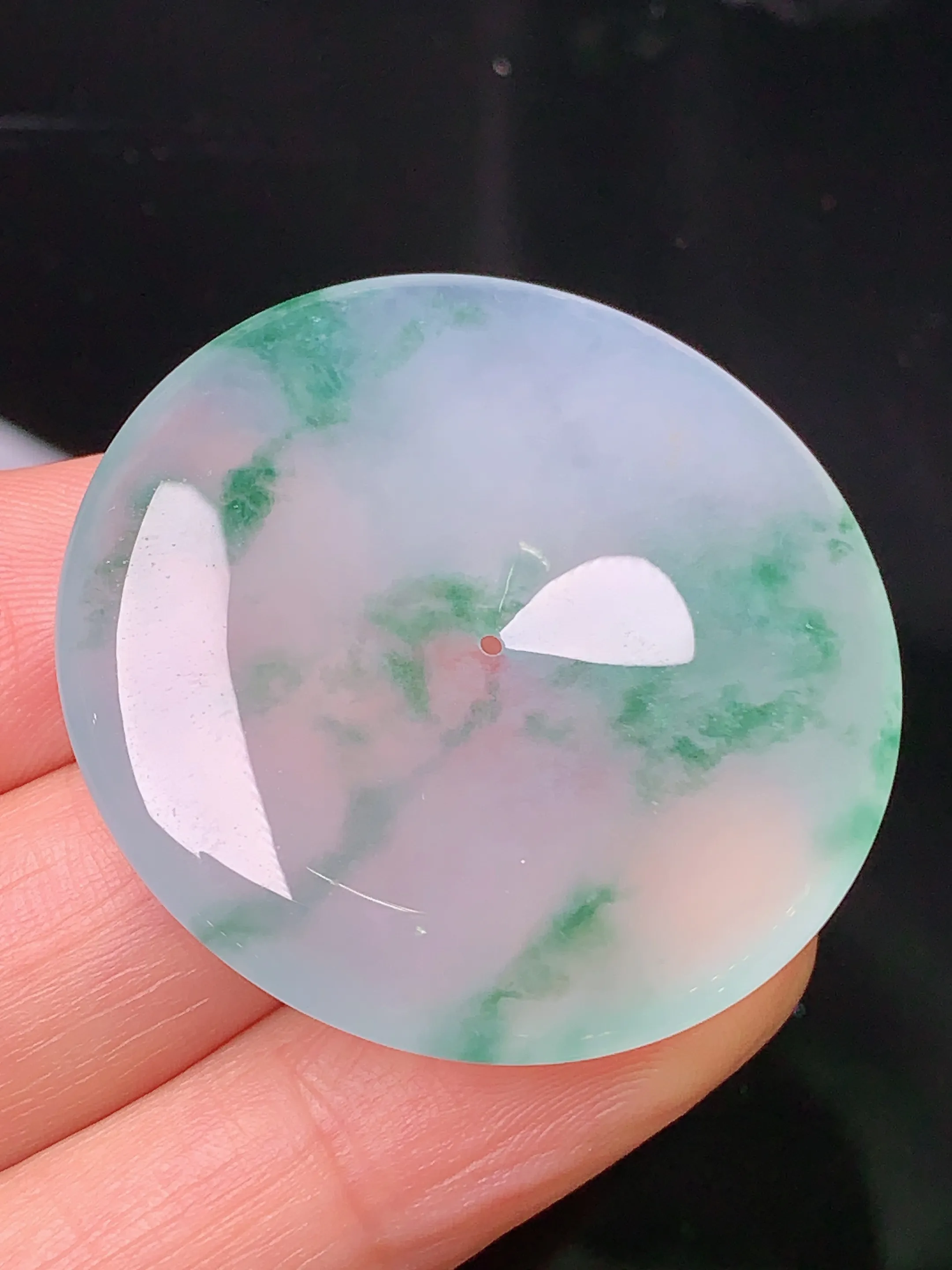 冰种飘绿平安扣吊坠 玉质细腻 色泽清新艳丽 整体尺寸36.2*6.2