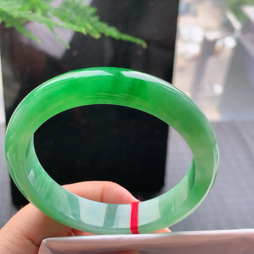 正圈一大节阳绿 无瑕 尺寸:59.1/13.1/9.1 色阳