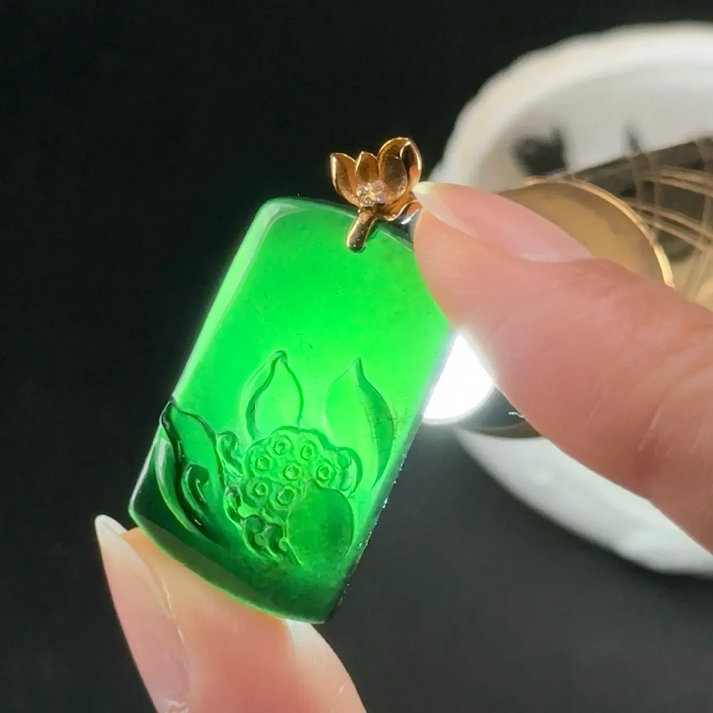 精品18k墨翠荷花牌 简约大气 打灯通透 油性十足 尺寸36.2