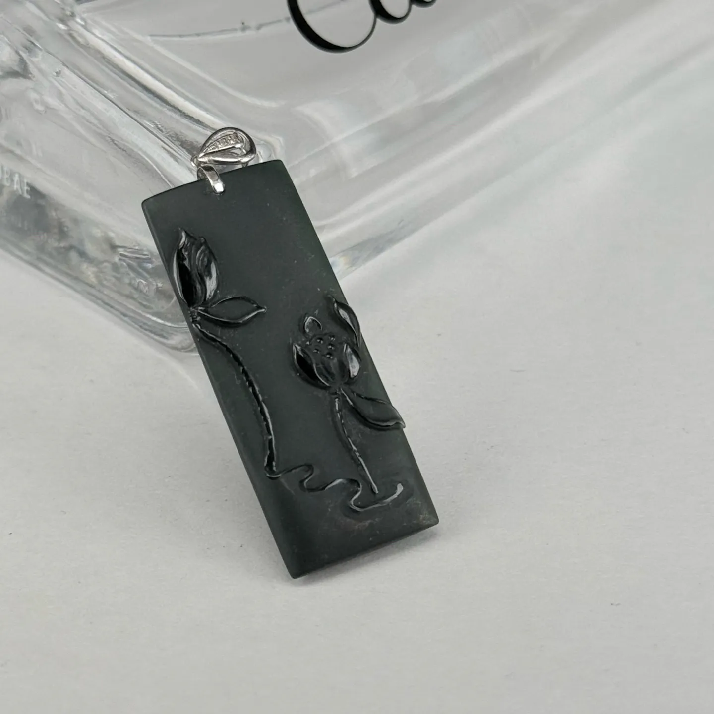 精品18k墨翠荷花牌 简约大气 打灯通透 油性十足 尺寸39.9