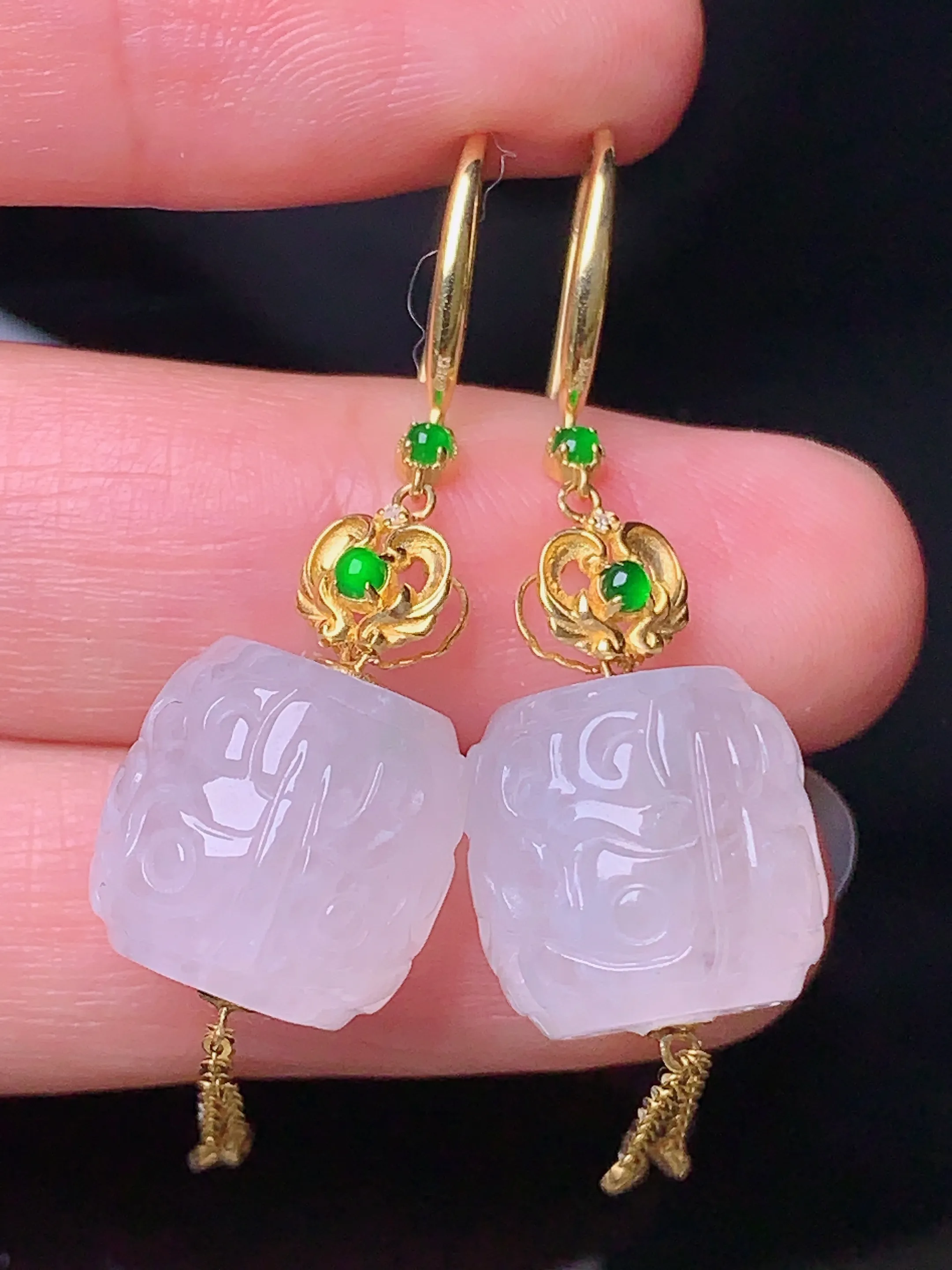 18k金镶嵌雕花路路通耳坠 玉质细腻 色泽清新艳丽 整体尺寸12.5*12.5*12