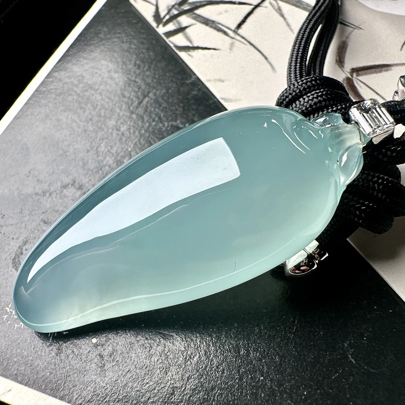 【冰种天空蓝大福瓜】质地冰润细腻，种老起光，收藏品质，18K金钻镶嵌，裸石尺寸53*24.6*15.4毫米