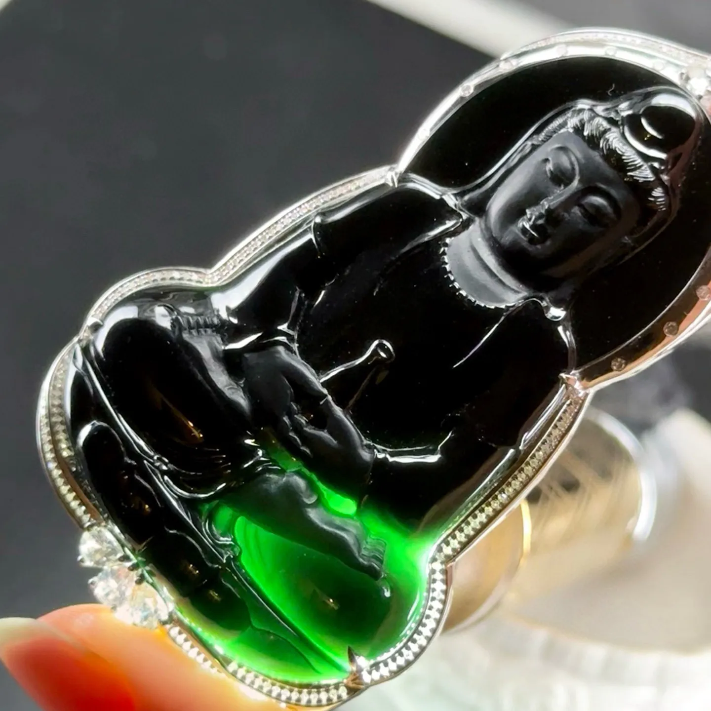 精品墨翠大观音 种好色正 黑度极好 打灯通透 油性十足