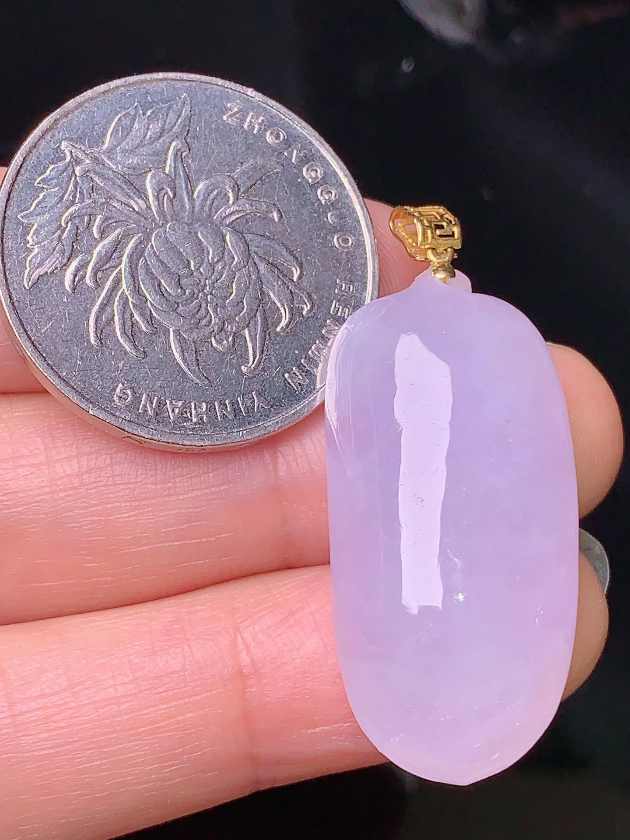 18k金镶嵌紫罗兰福瓜吊坠 玉质细腻 色泽清新艳丽 整体尺寸38.6*15.2*8.5