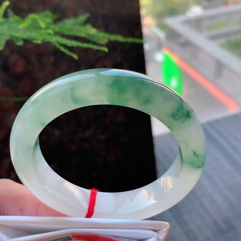 正圈高冰飘花 无瑕 尺寸:54.1/12.4/9.1 花美 种水好️️