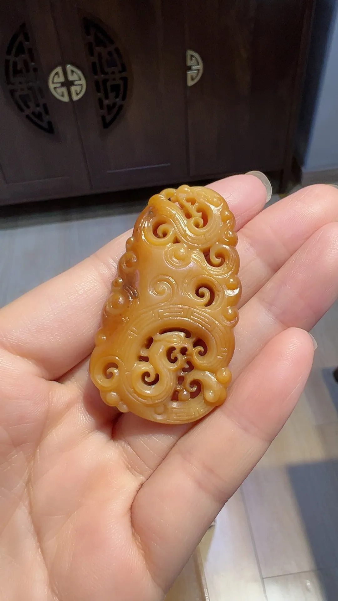 籽料｜黄沁｜龙凤配

重21克 尺寸51*30*9.3m m