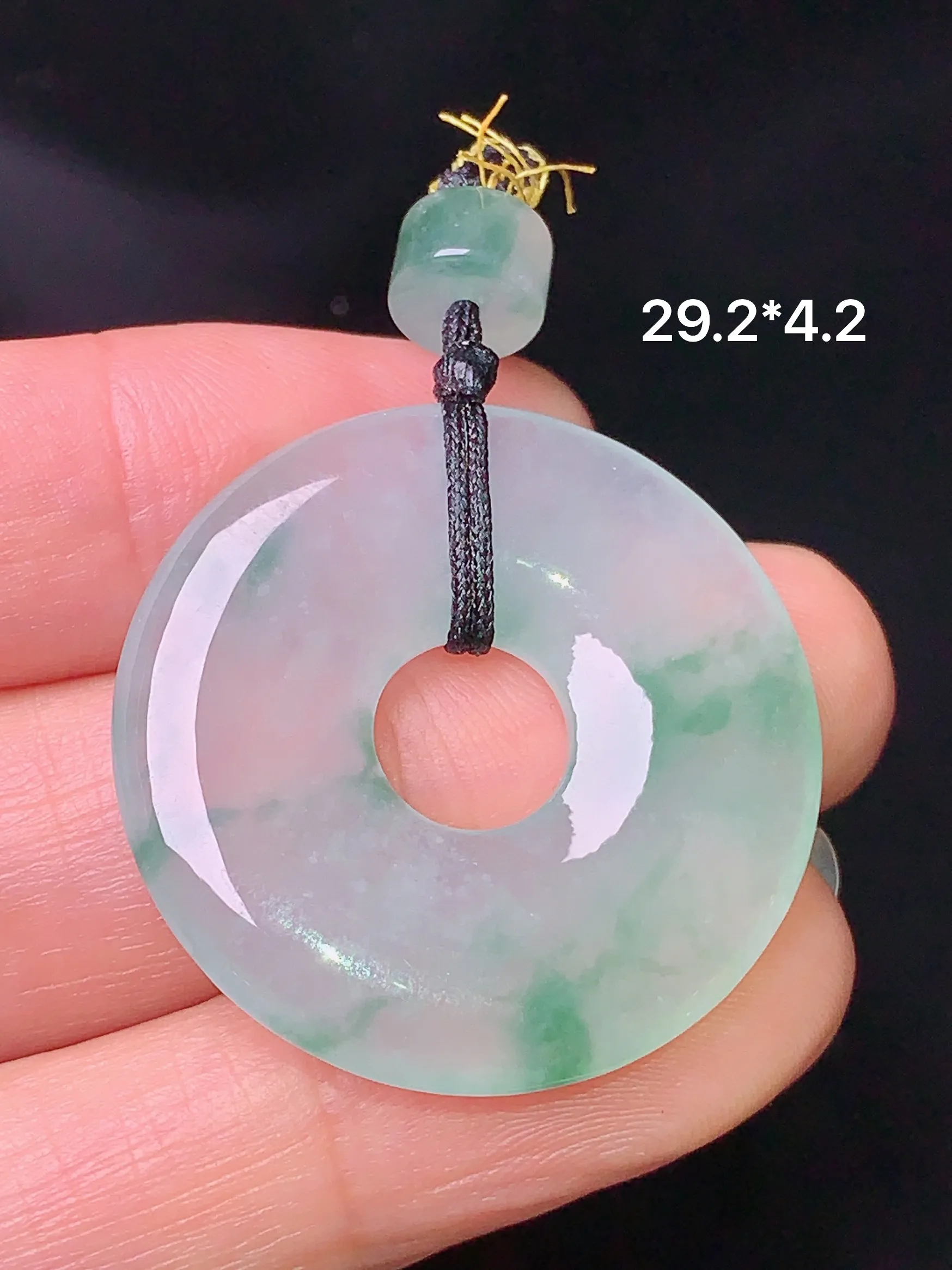 飘绿平安环吊坠 玉质细腻 色泽清新艳丽 整体尺寸29.2*4.2