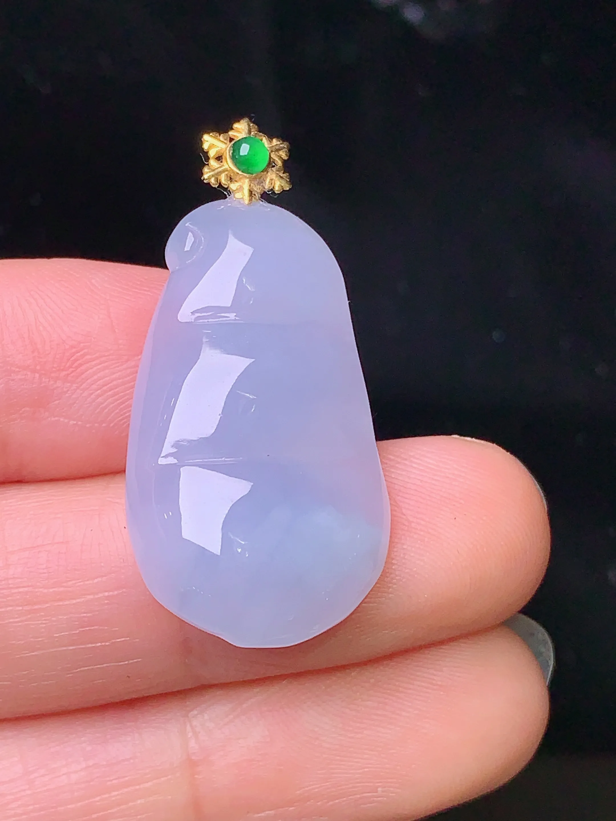 18k金镶嵌紫罗兰四季豆吊坠 玉质细腻 色泽清新艳丽 整体尺寸34.3*16*6.3