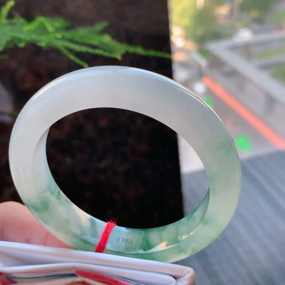 正圈高冰飘花 无瑕 尺寸:54.1/12.4/9.1 花美 种水好️️