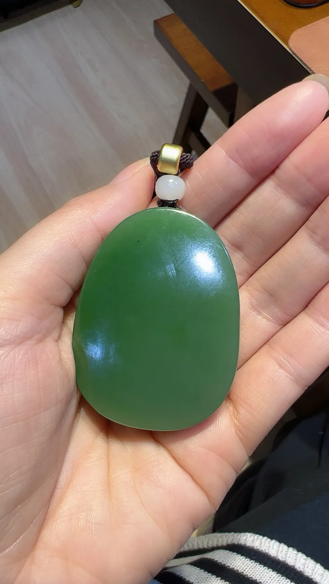 碧玉｜浓阳绿｜祝福

重74.5克 尺寸51.8*39*17.8mm