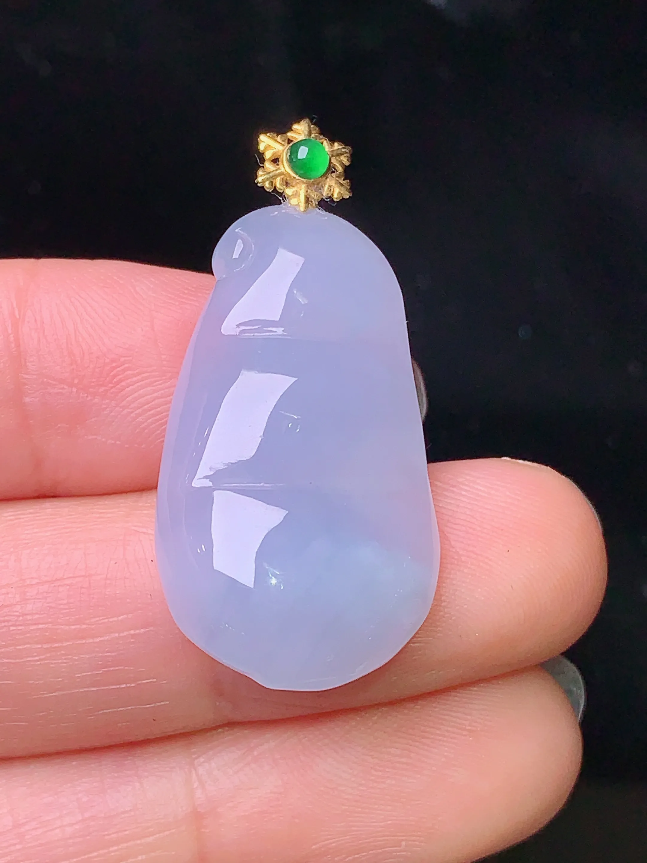 18k金镶嵌紫罗兰四季豆吊坠 玉质细腻 色泽清新艳丽 整体尺寸34.3*16*6.3