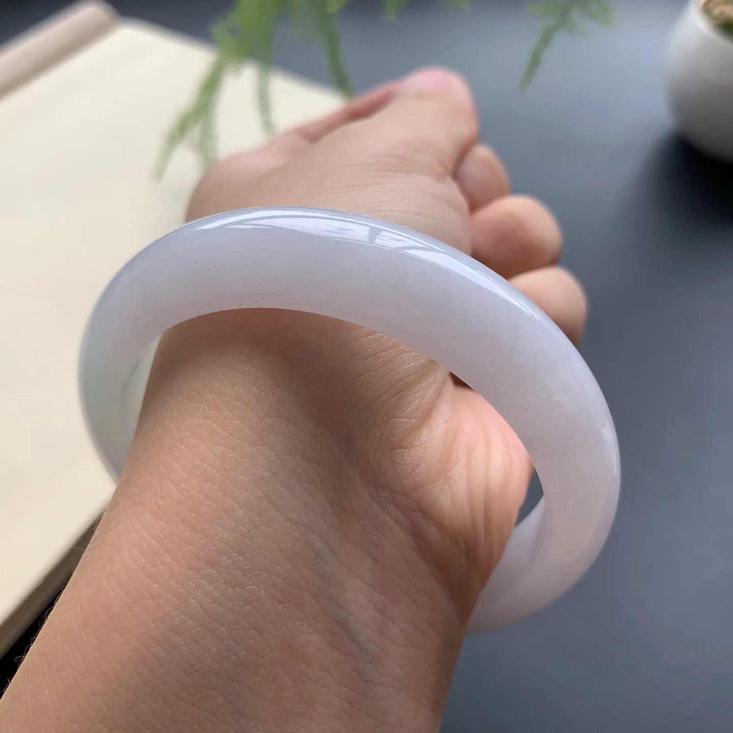 54.6圈口细糯正圈手镯 尺寸：54.6-12.5-8，无纹裂，细腻釉洁，清爽干净