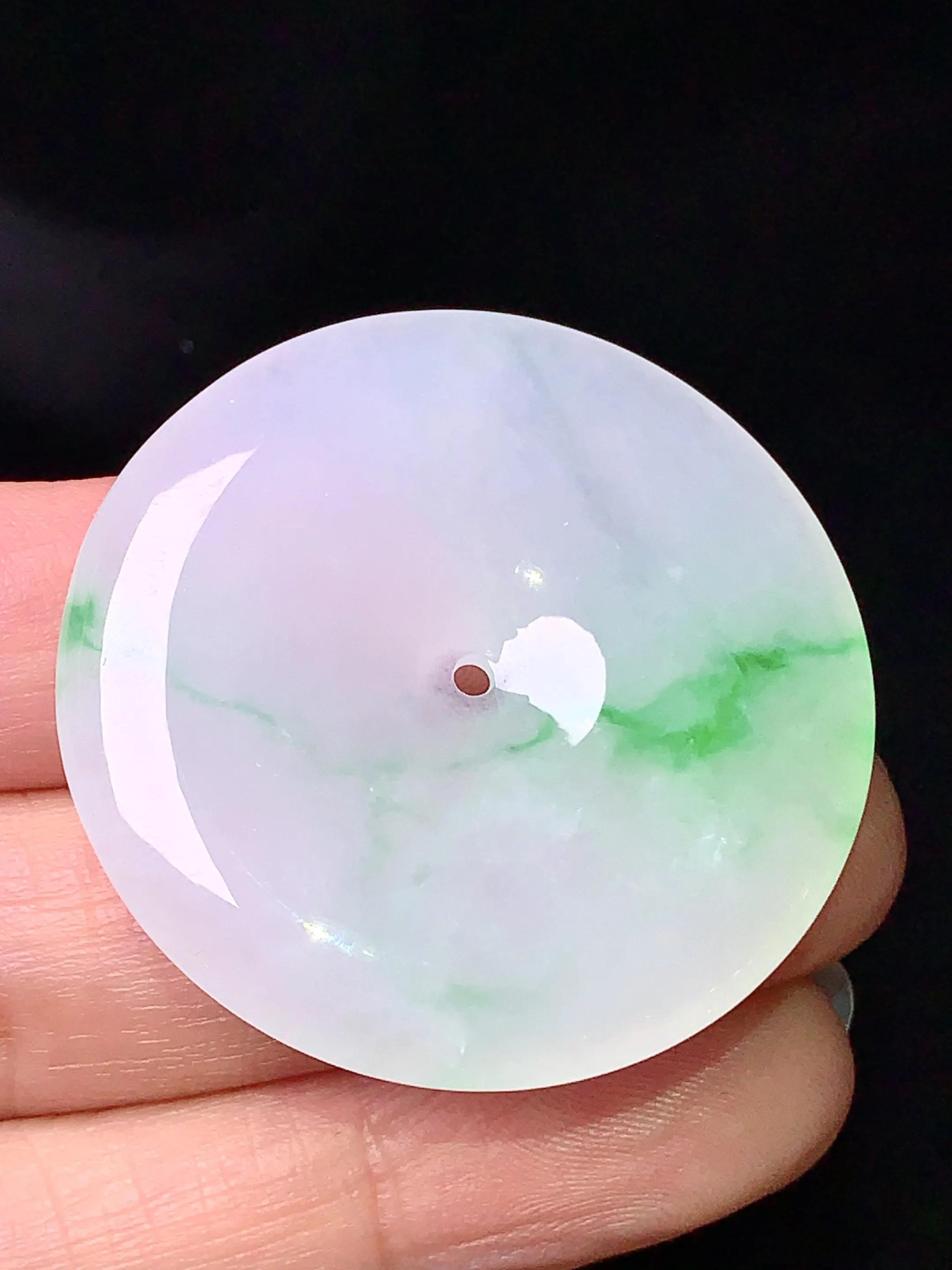 飘绿平安扣吊坠 玉质细腻 色泽清新艳丽 整体尺寸37*5.5