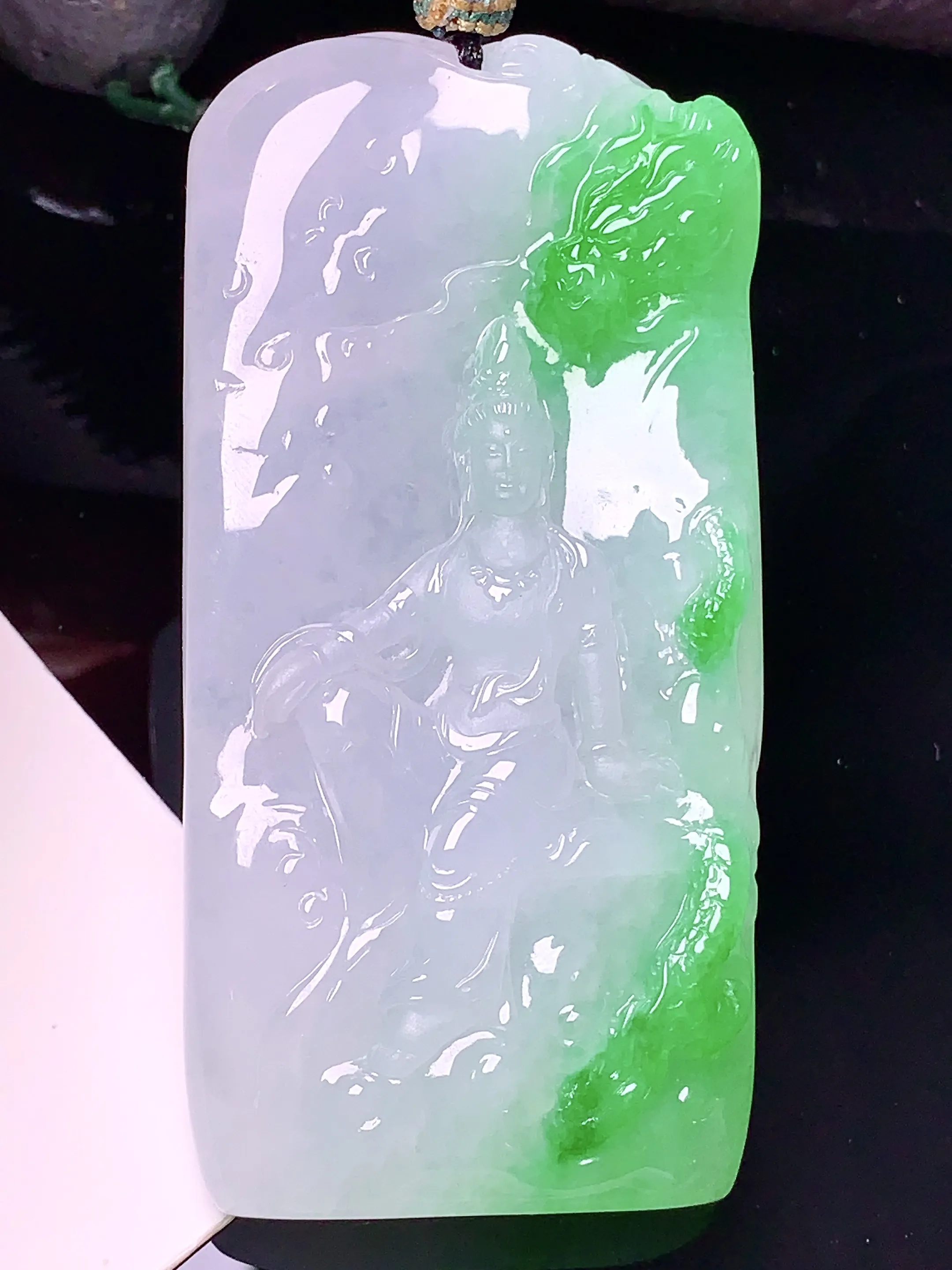 飘绿乘龙观音吊坠 玉质细腻 色泽清新艳丽 整体尺寸75*37*12.3