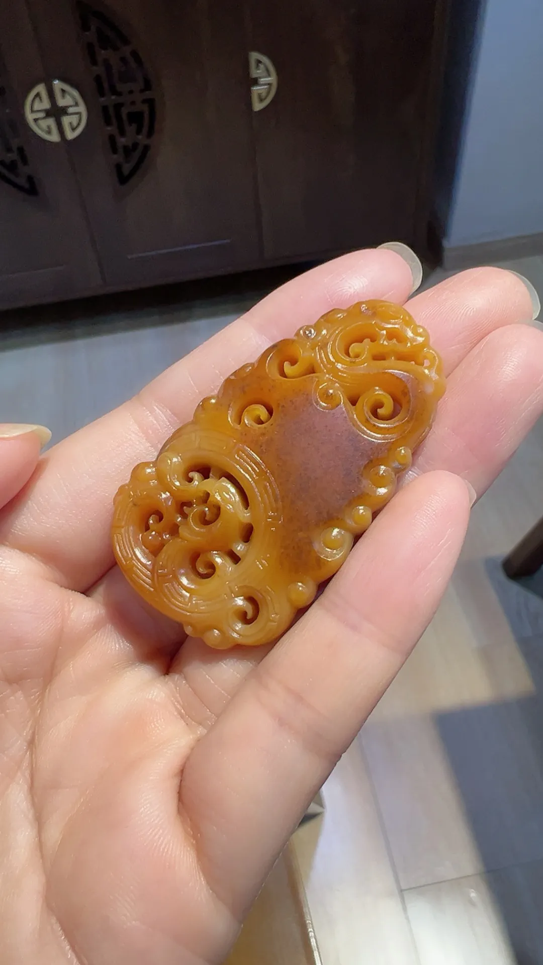 籽料｜黄沁｜龙凤配

重21克 尺寸51*30*9.3m m