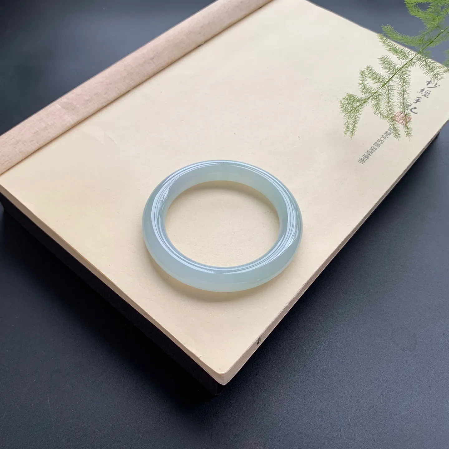 55圈口冰圆条手镯 尺寸：55-10.8，无纹裂，水润起胶，条形饱满