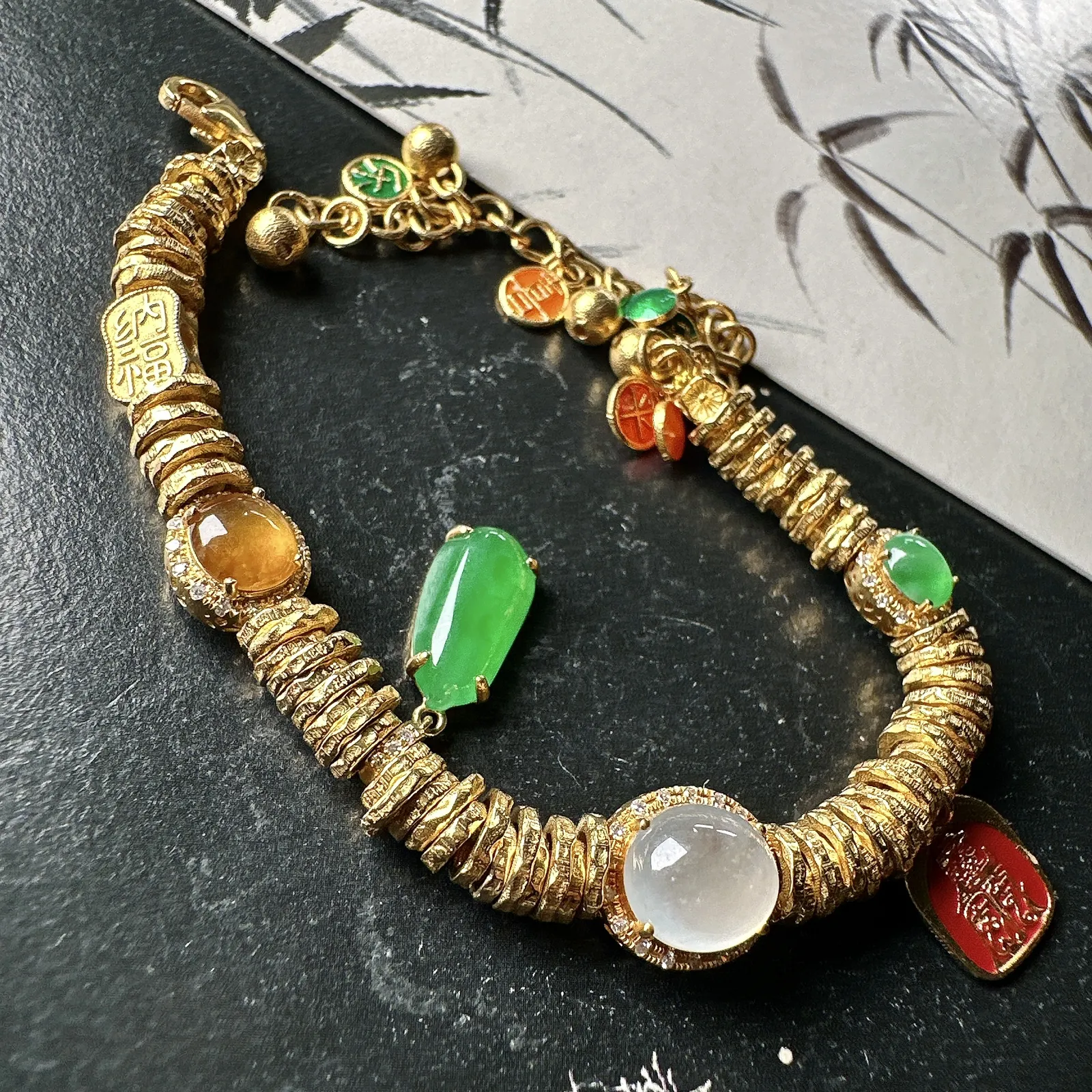 【冰种多种元素盘缠手链】颗颗冰透，饱满圆润，光泽闪耀，流行款，18K金钻镶嵌，其中一颗裸石尺寸7.7*6.8*4.8毫米